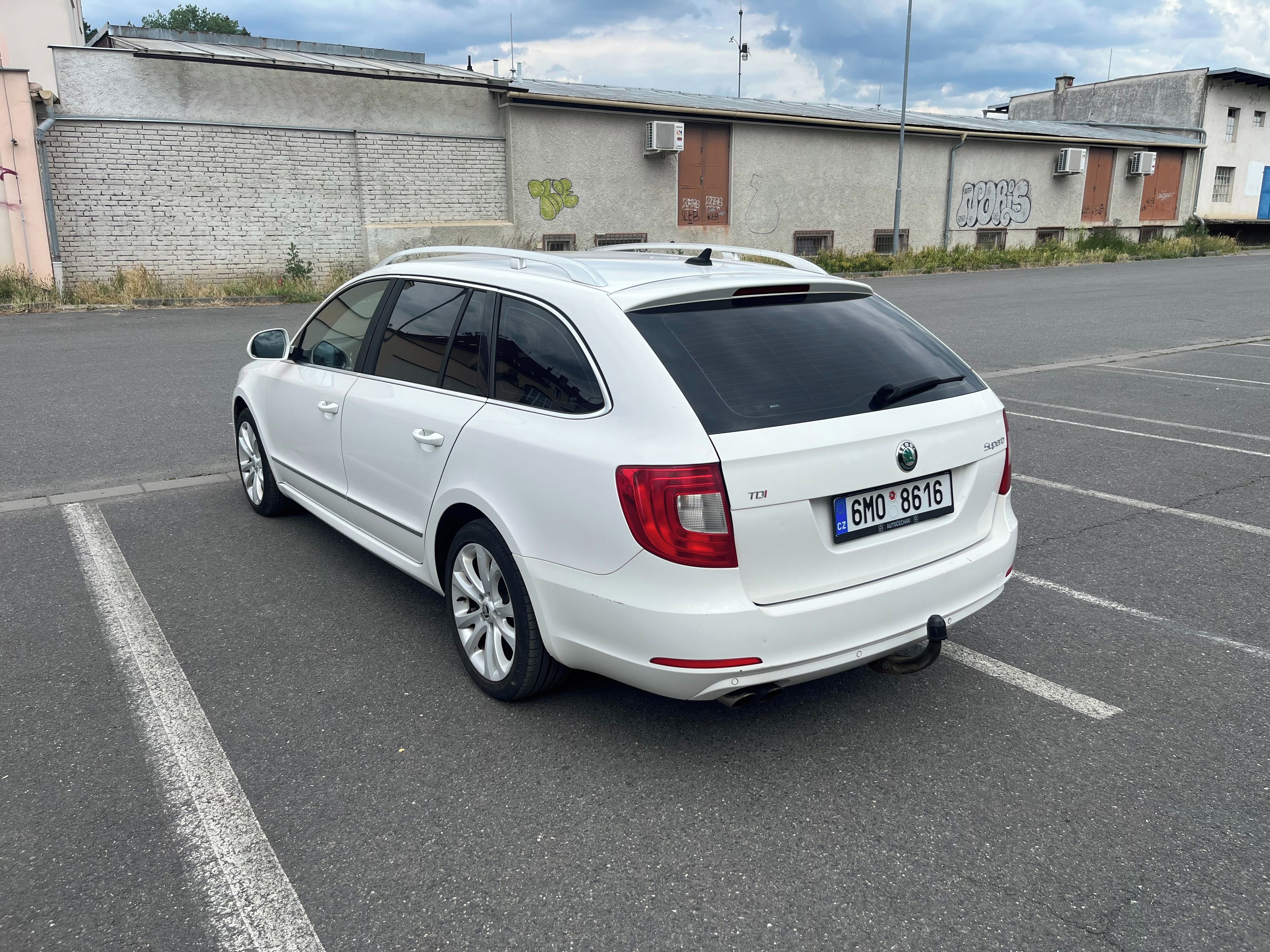 Škoda Superb, 2,0 TDI, 2013 - servisováno - fotka 2