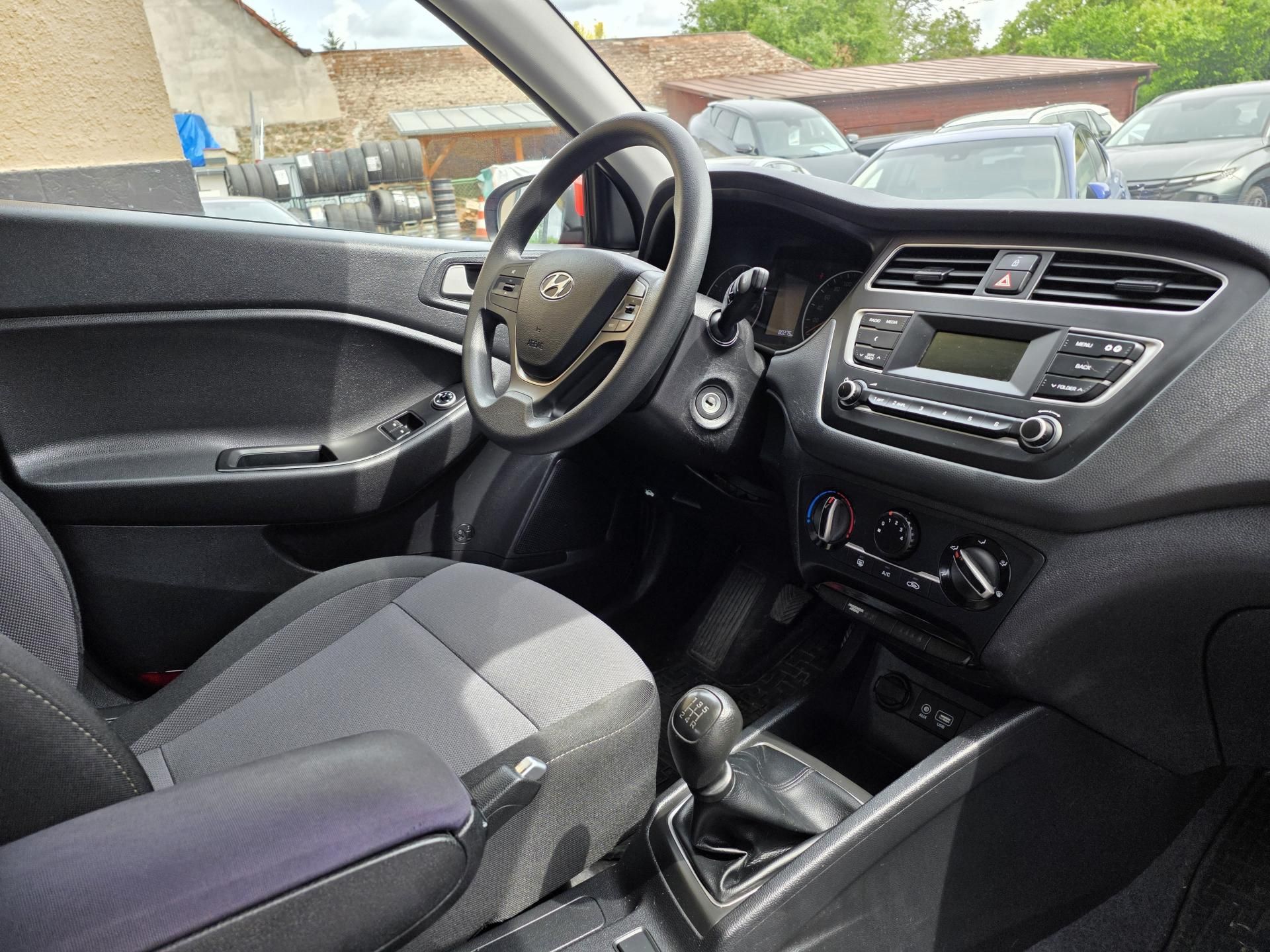 Hyundai i20, 1.2-KLIMA-ABS-ISOFIX - fotka 2