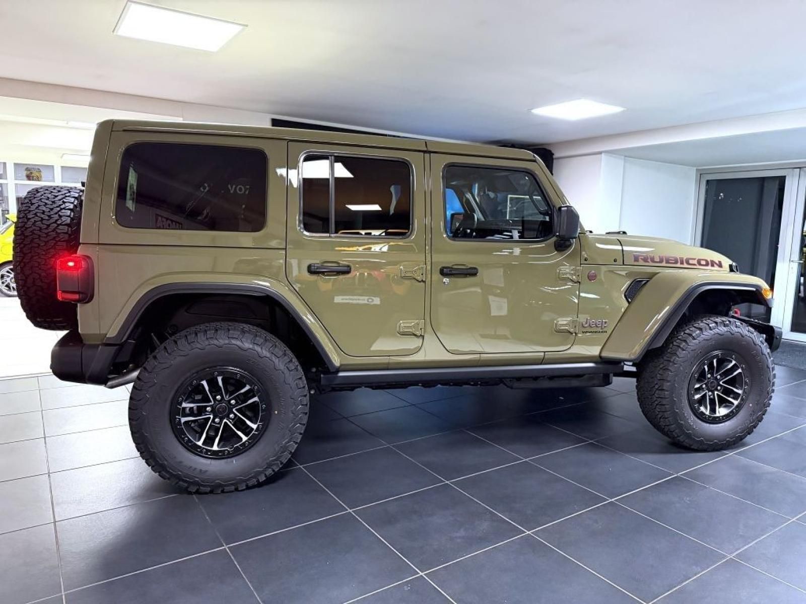 Jeep Wrangler, Unlimited 3,6 V6 290k AT8 - fotka 4