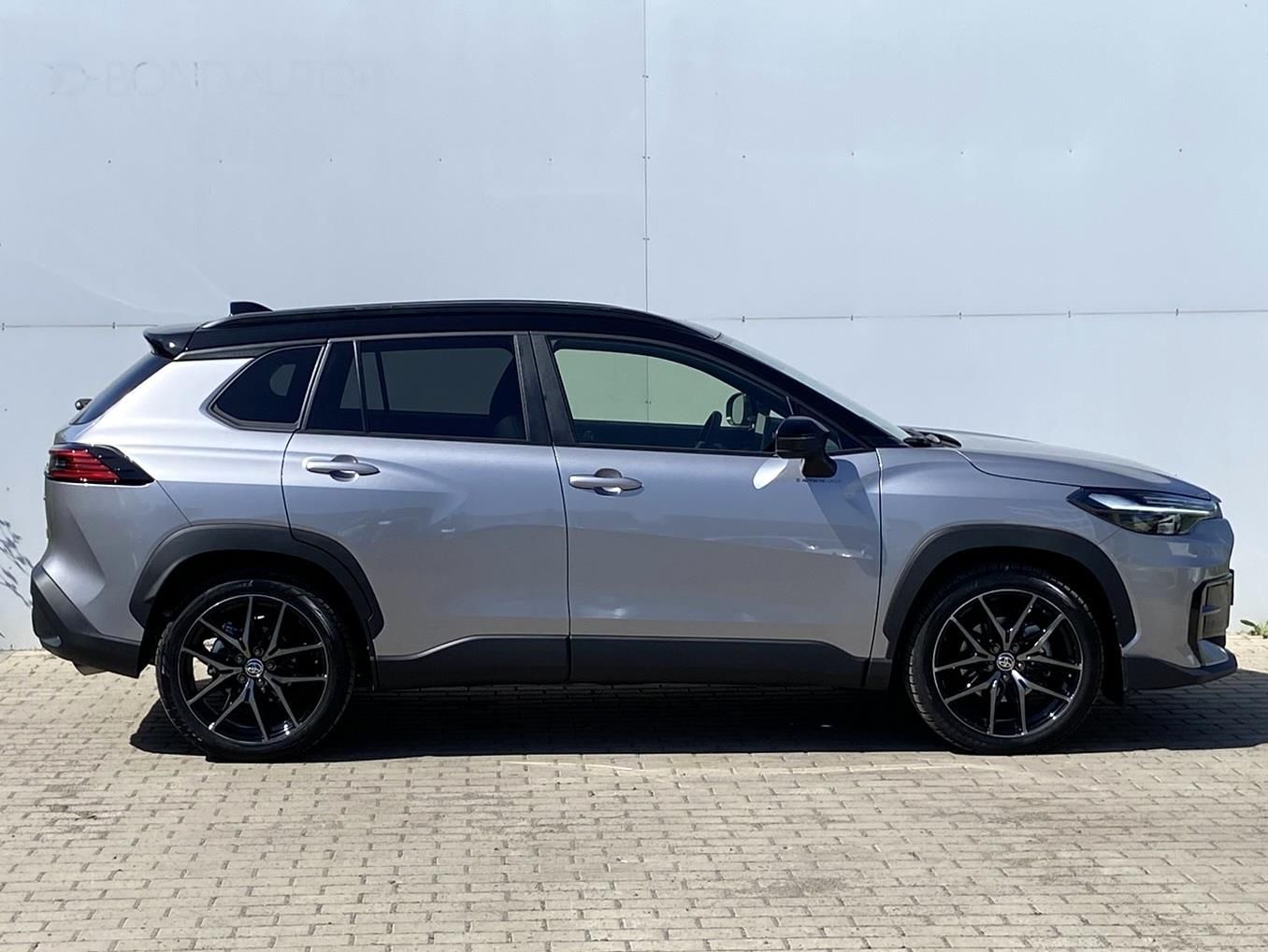 Toyota Corolla Cross, 2.0 HSD e-CVT GR-Sport - fotka 3