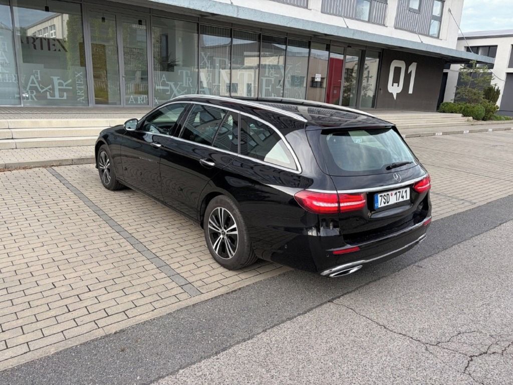 Mercedes-Benz Třídy E, 300 D (195 Kw) 4Matic - fotka 4