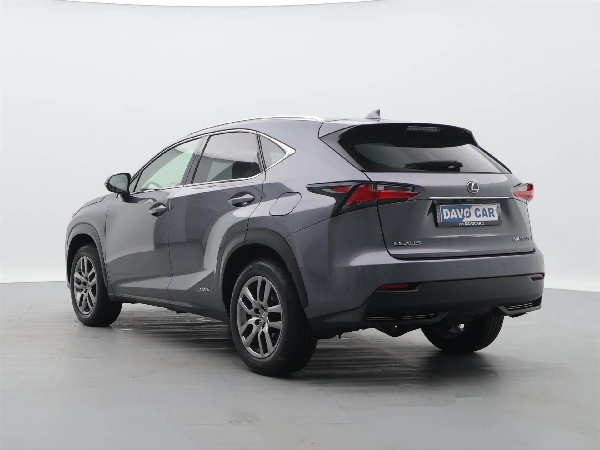 Lexus NX 300h, 2,5 145kW 4WD Premium AUT - fotka 5