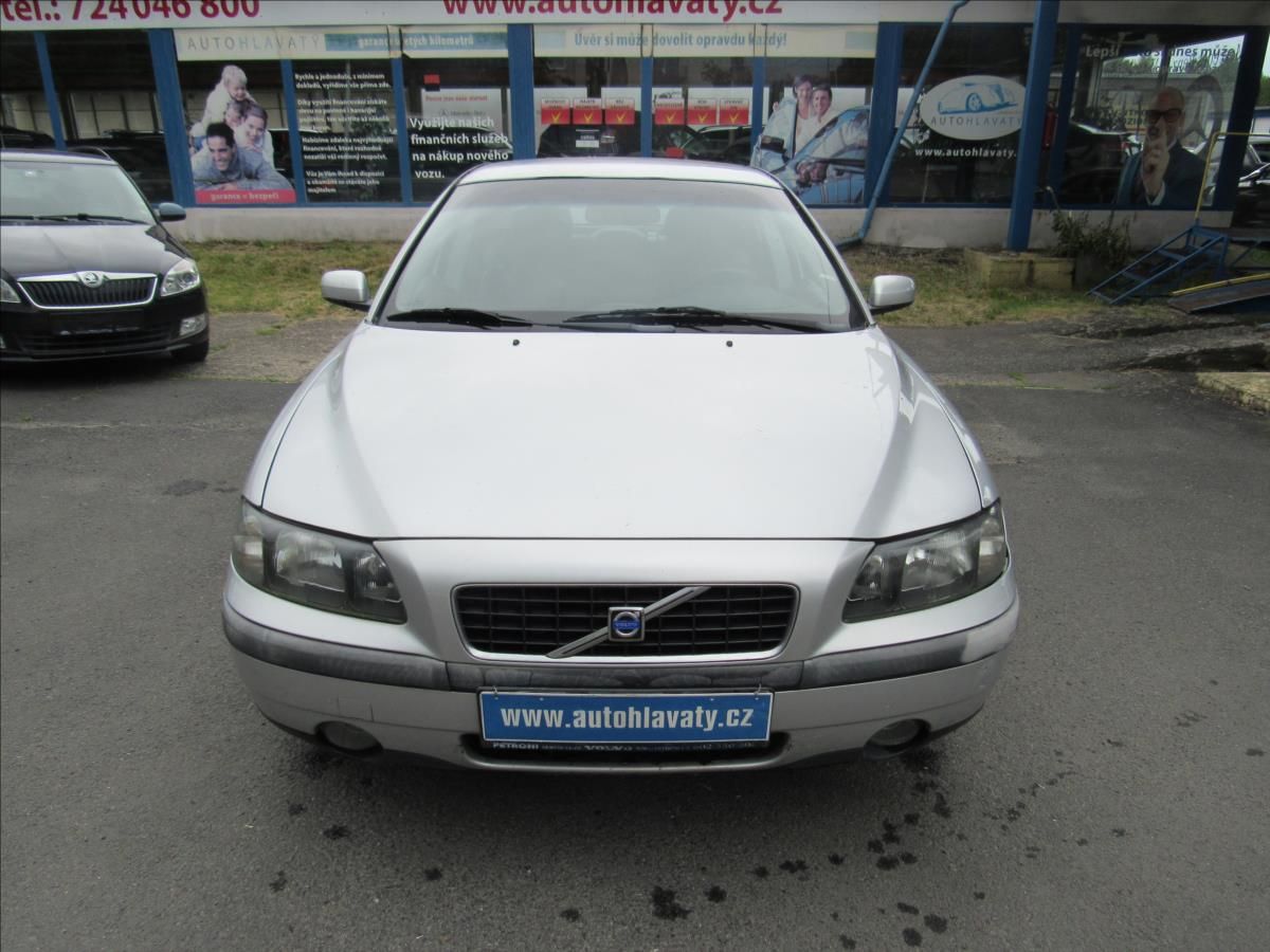 Volvo S60, 2,4 D5 120kW Automat - fotka 2
