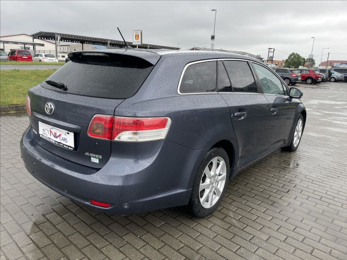 Toyota Avensis, 2,0 D-4D, 93 kw Klima, bez kor - fotka 4