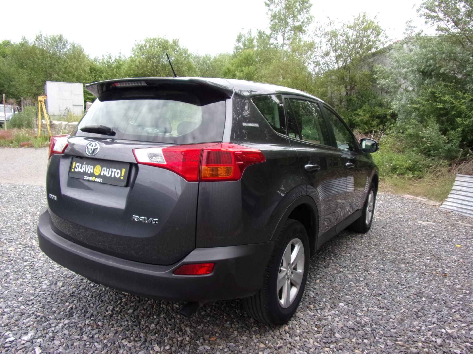 Toyota Rav4, 2.0D-4D91kW ACTIVE SERVISOVANÉ - fotka 5