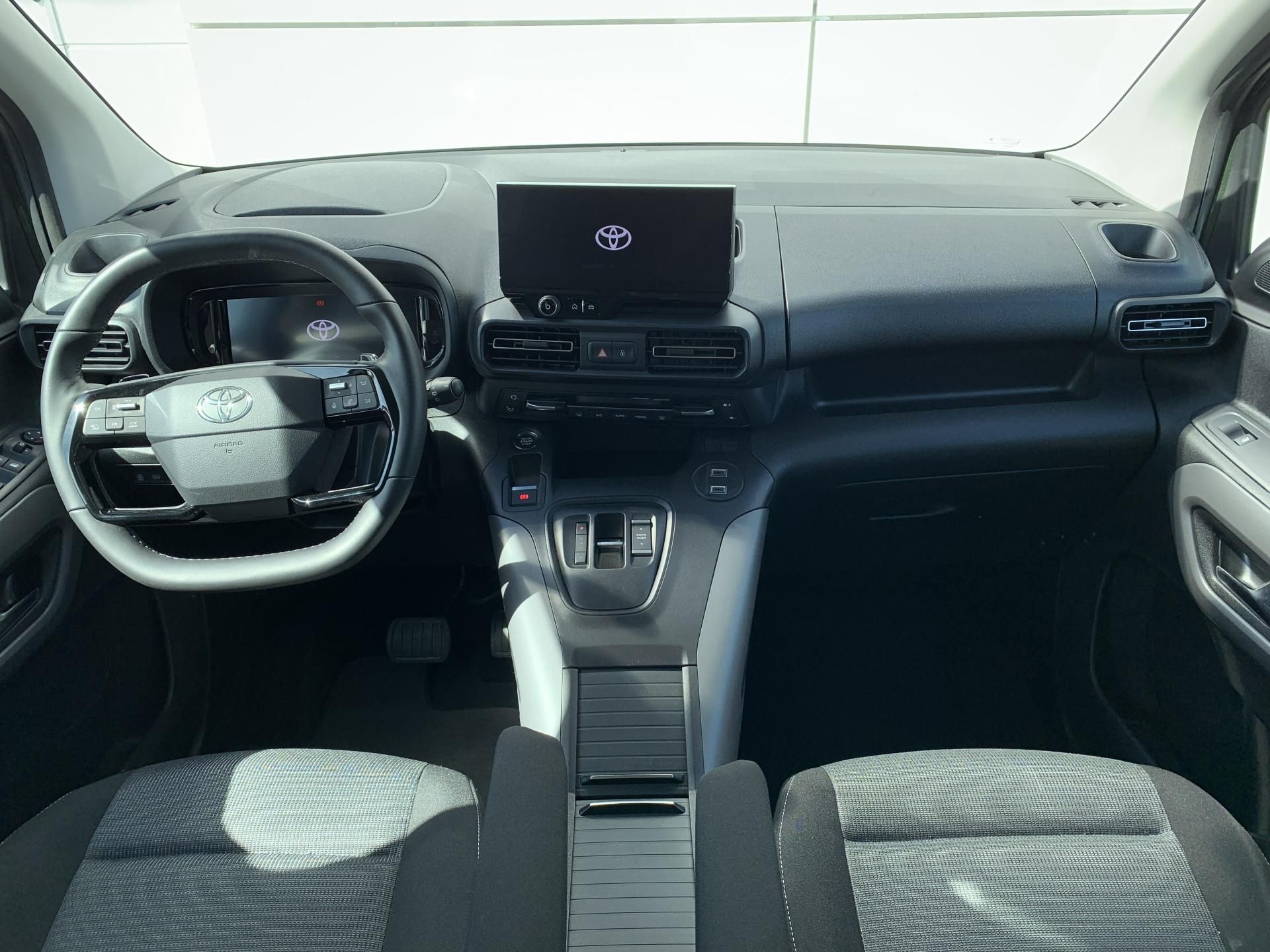 Toyota Proace City Verso, LONG VIP 1.5 D-4D 96kW AT8 - fotka 2