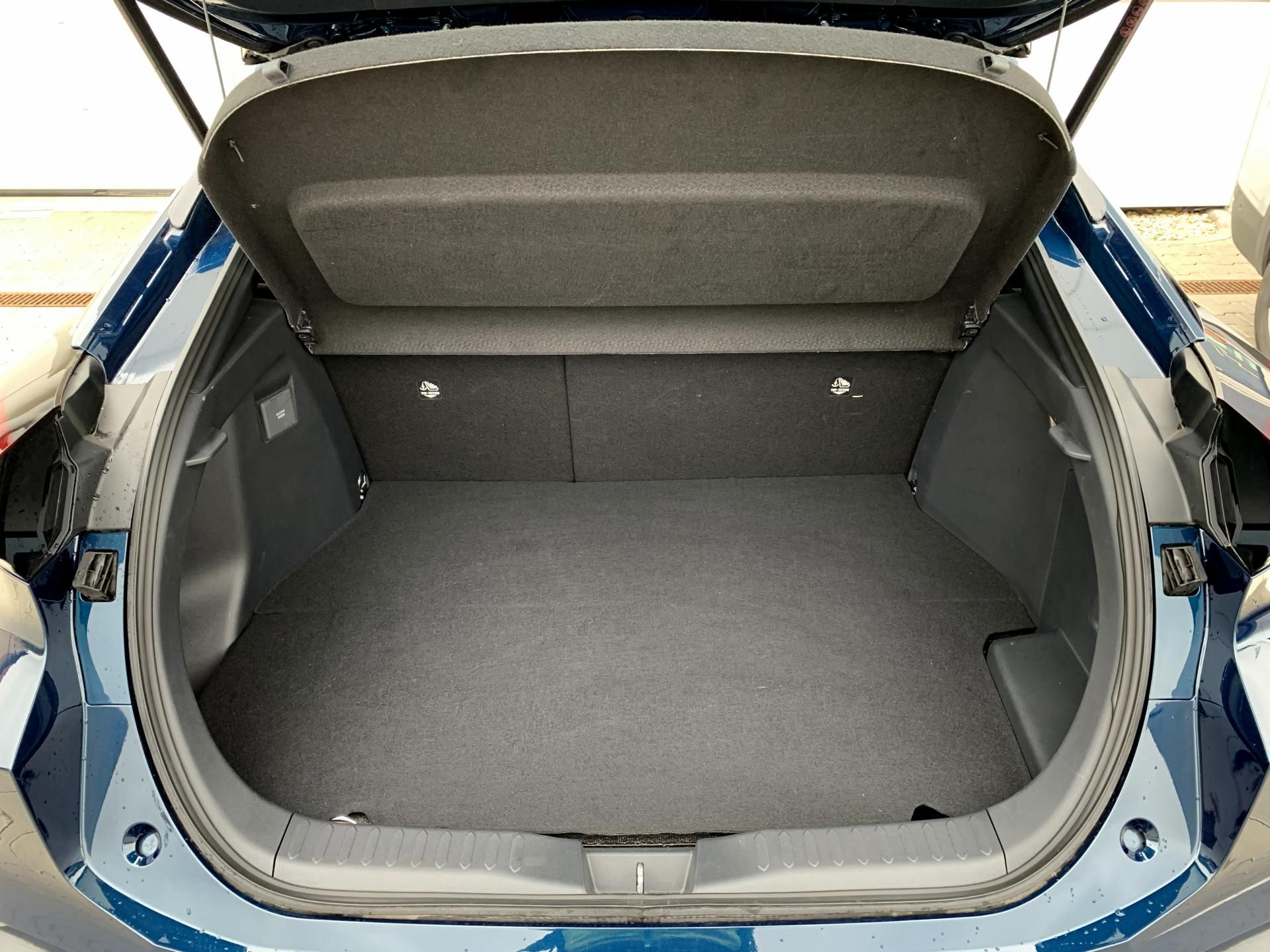 Toyota C-HR, STYLE 2.0 PHEV 223k e-CVT - fotka 5