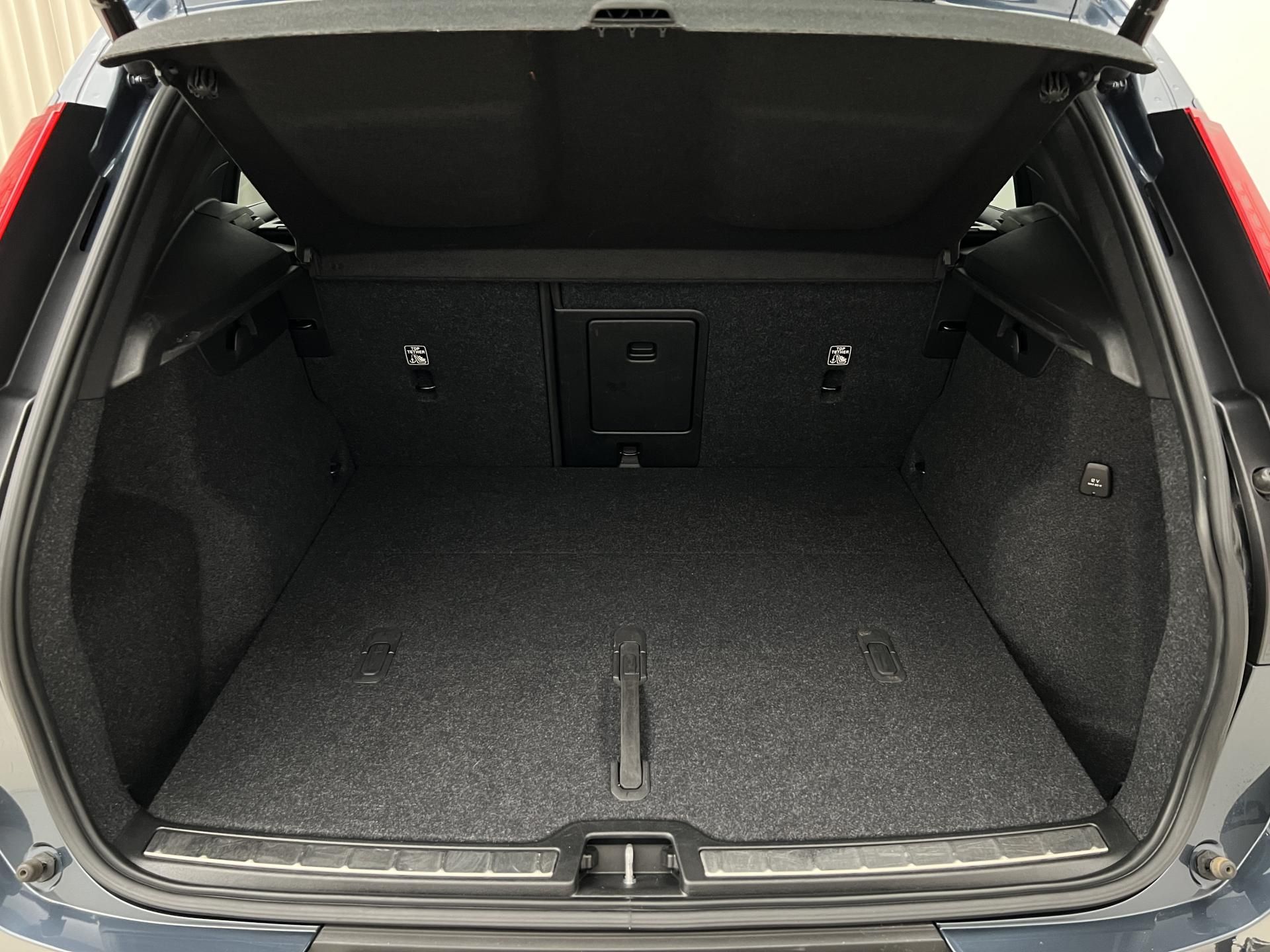 Volvo XC40, B4 AWD INSCRIPTION AUT 1.maj. - fotka 5