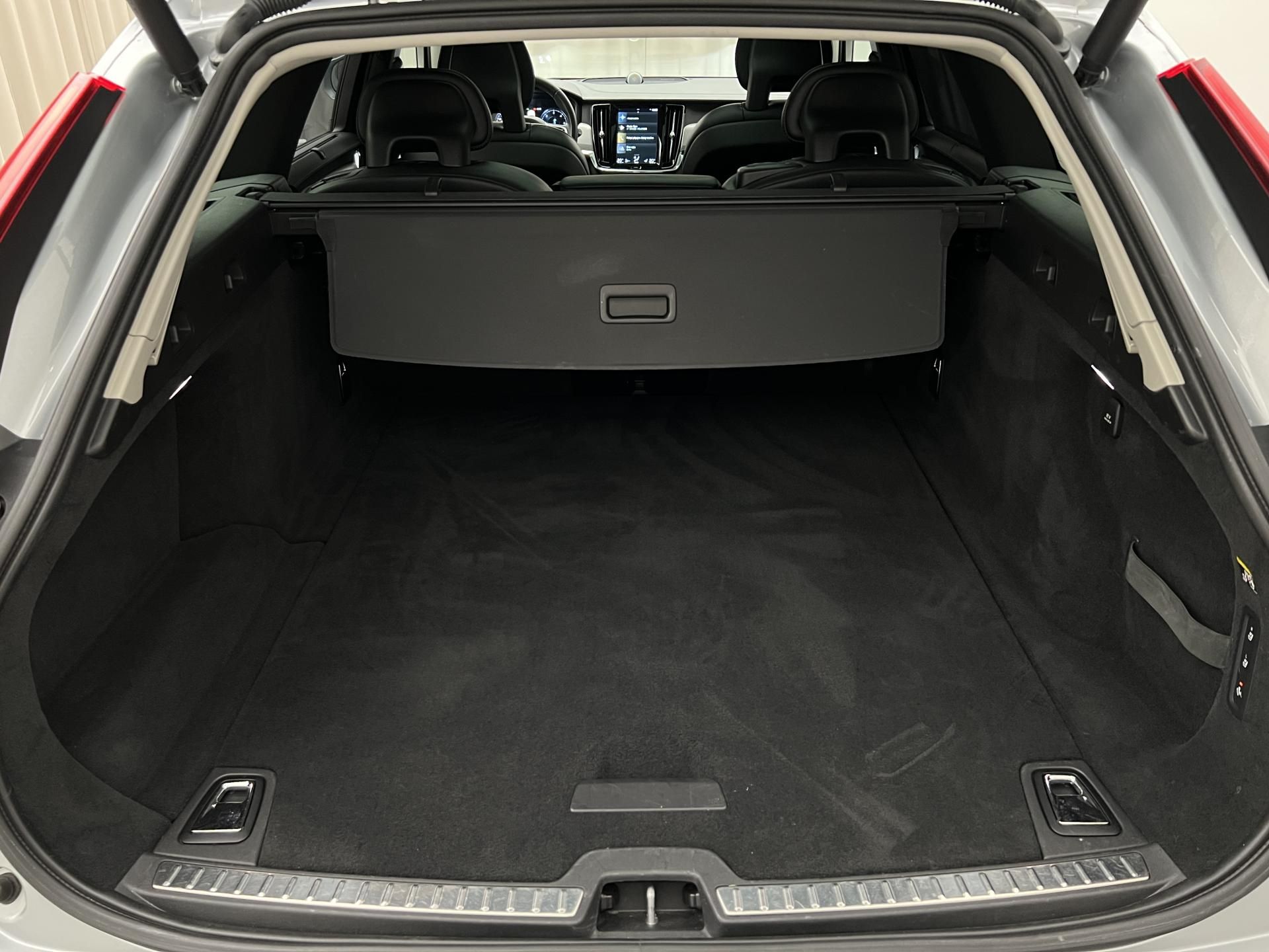 Volvo V90, CC D5 AWD PRO AUT - fotka 5