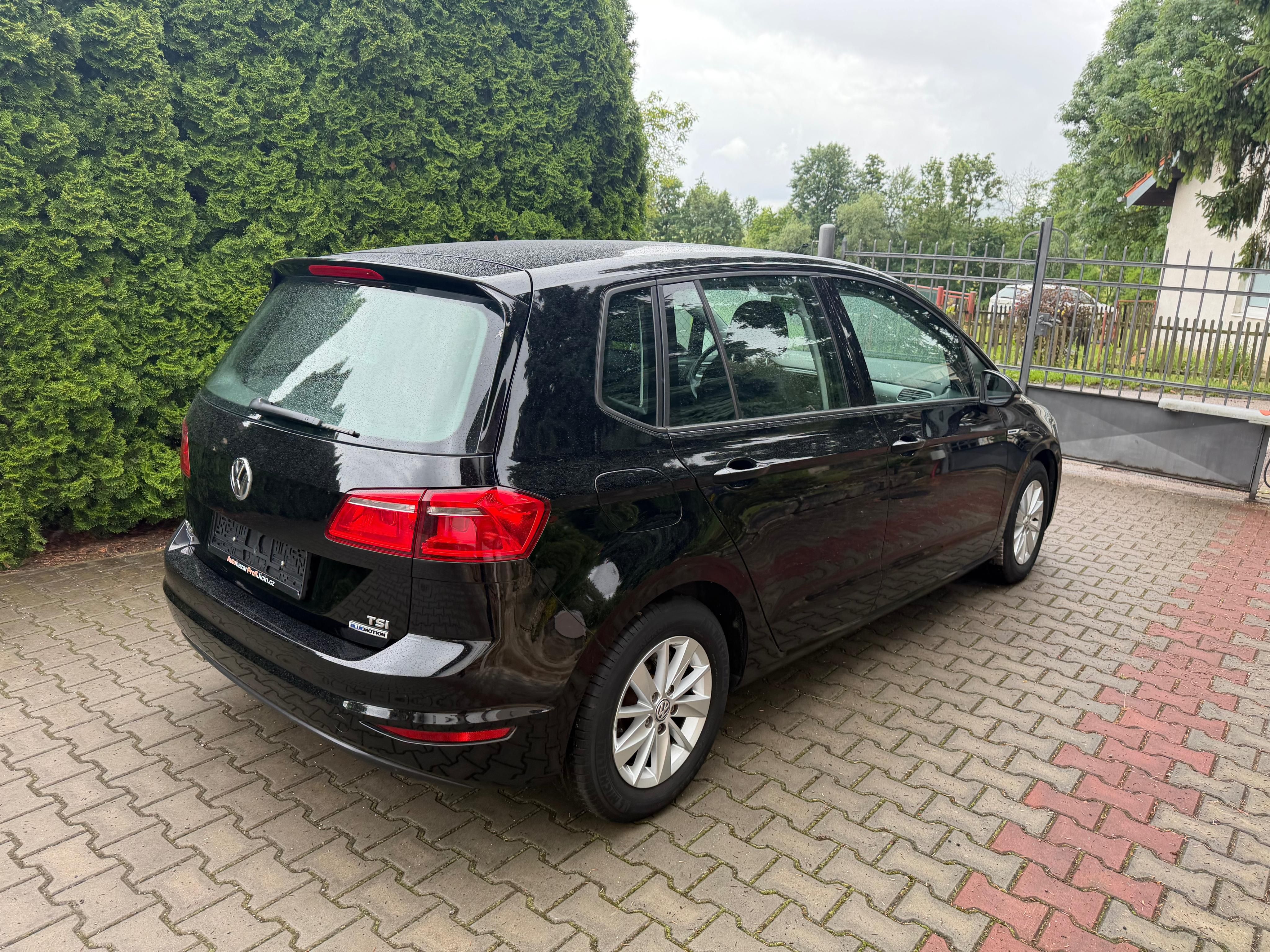 Volkswagen Golf Sportsvan, 1,0 TSi /85 Kw pravid.servis - fotka 4