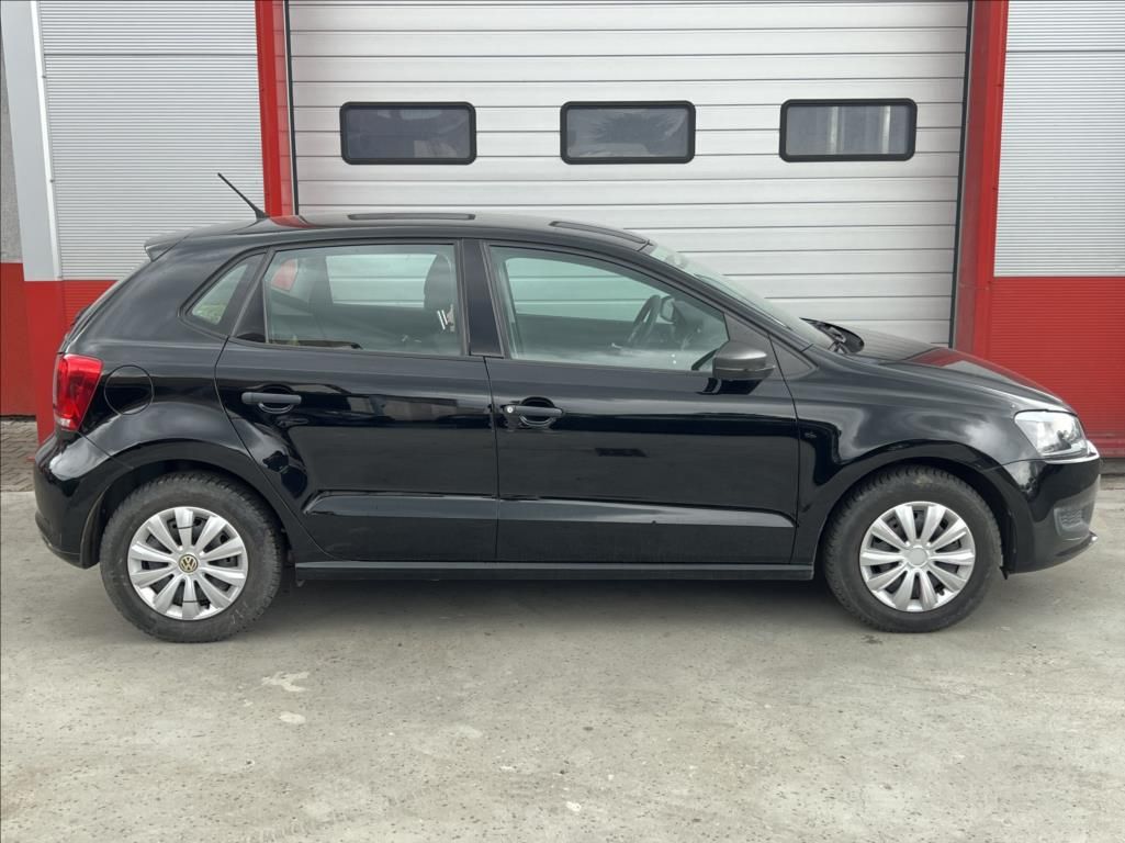 Volkswagen Polo, 1,2 klima servo 2x sada kol - fotka 6