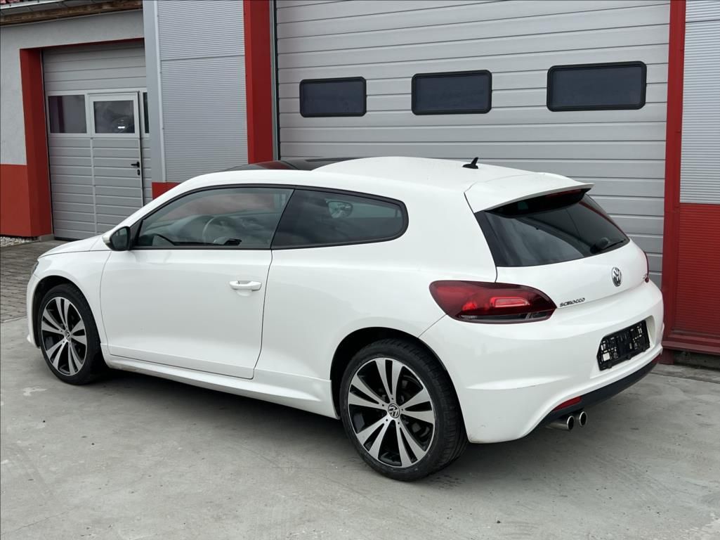 Volkswagen Scirocco, 2,0 TDi DSG EDITION 170 pano - fotka 5
