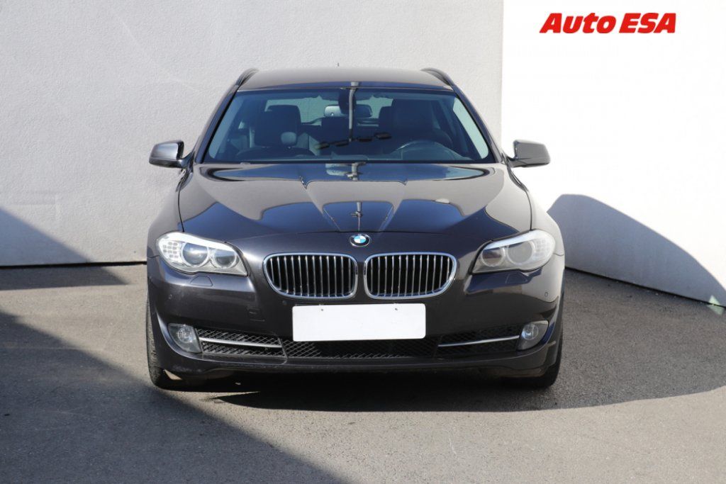 BMW Řada 5, 3.0d 525D - fotka 2
