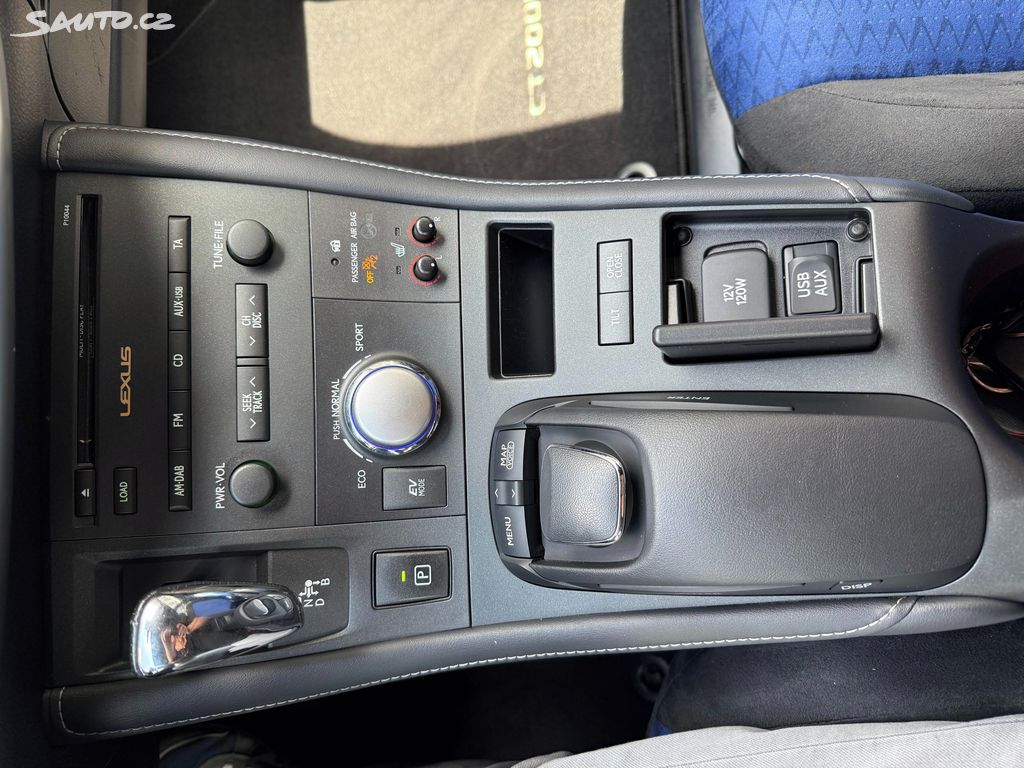 Lexus CT 200h, fotka 24