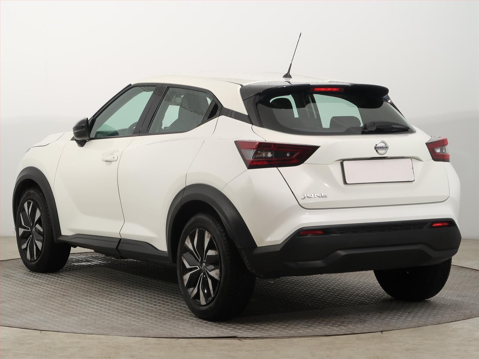 Nissan Juke, 1.0 DIG-T, ČR,1.maj - fotka 4