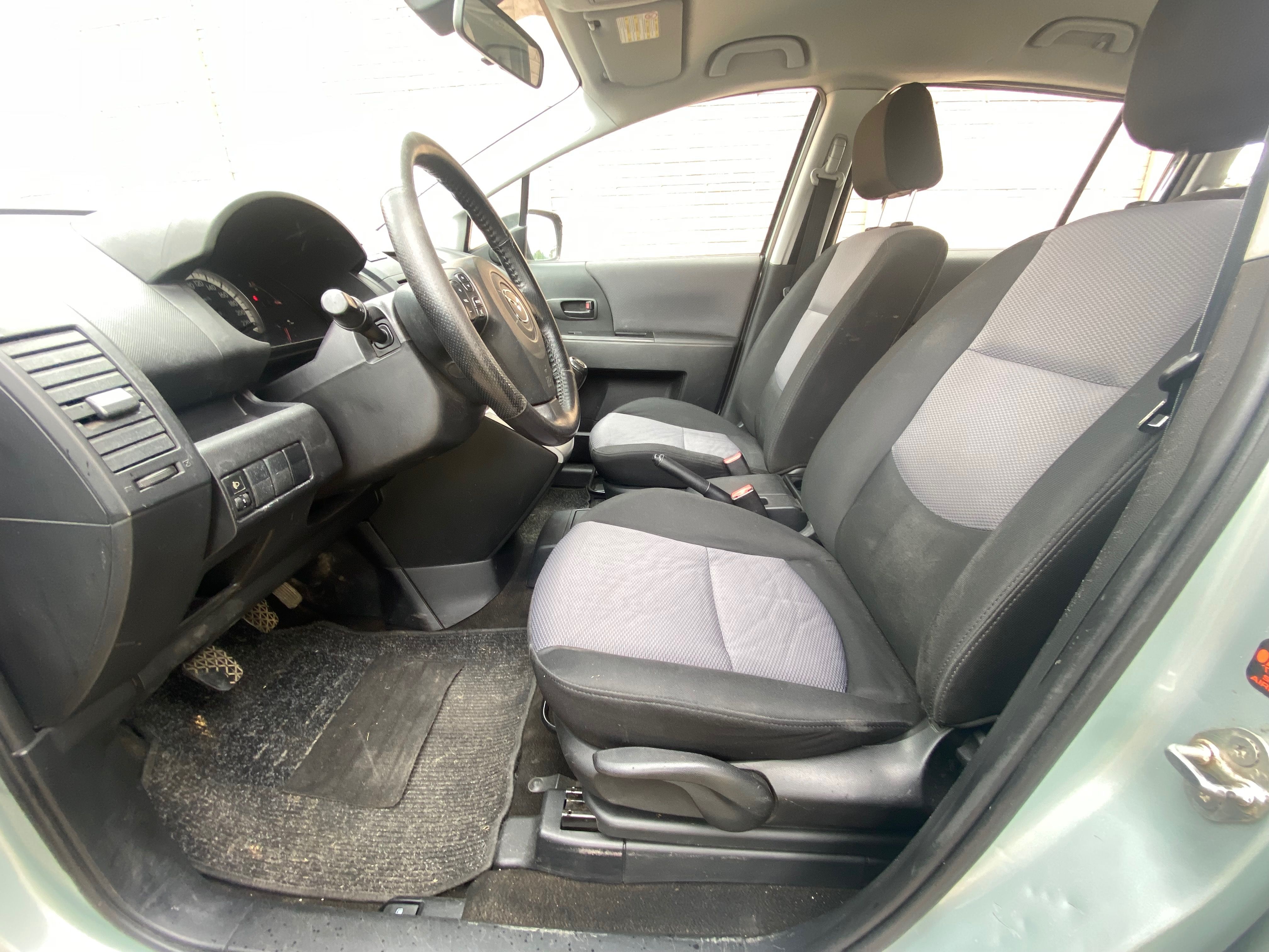 Mazda 5, 2.0 L Diesel 7mist - fotka 6