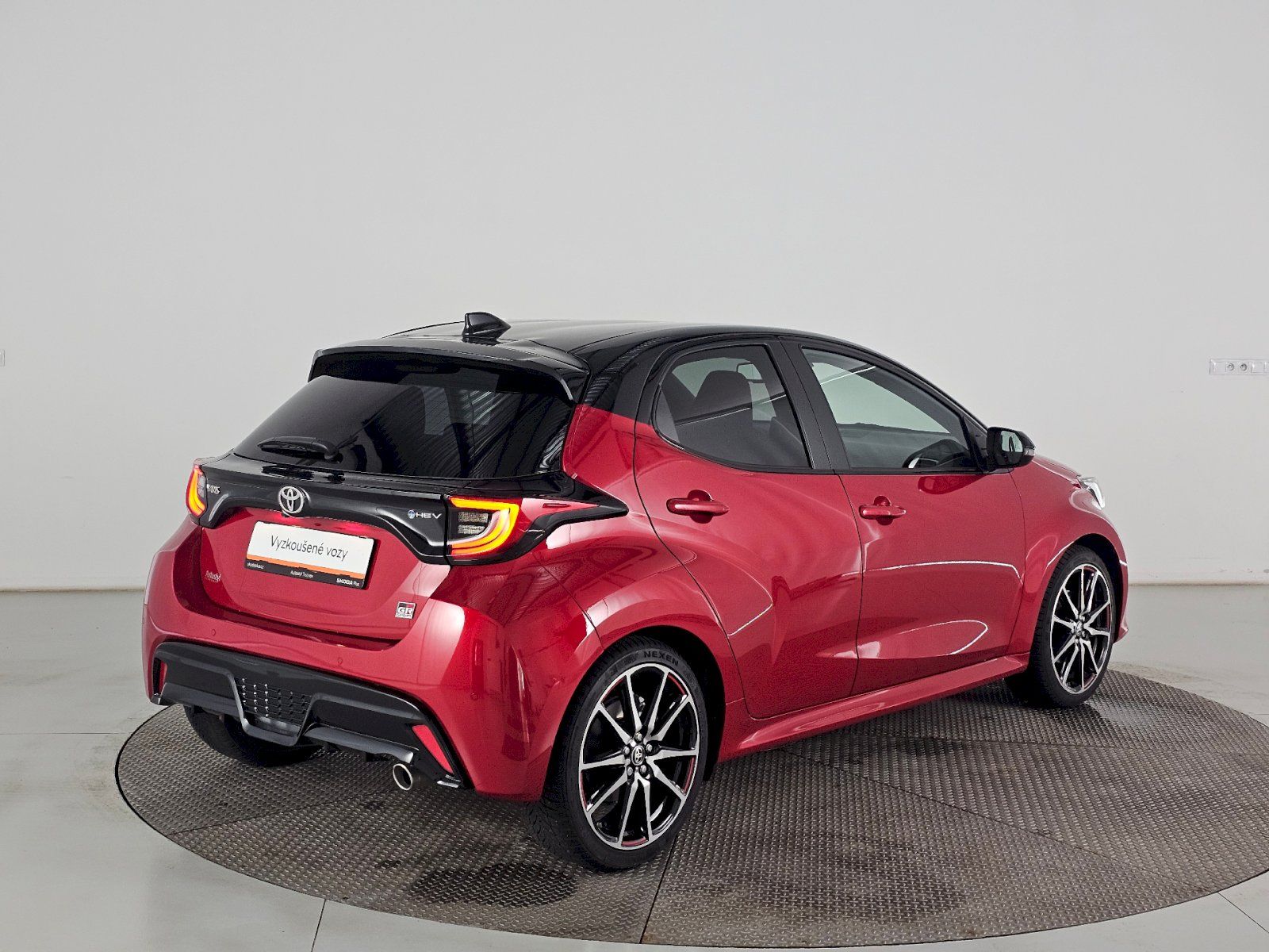 Toyota Yaris, 1.5 HEV 130k GR SPORT - fotka 2