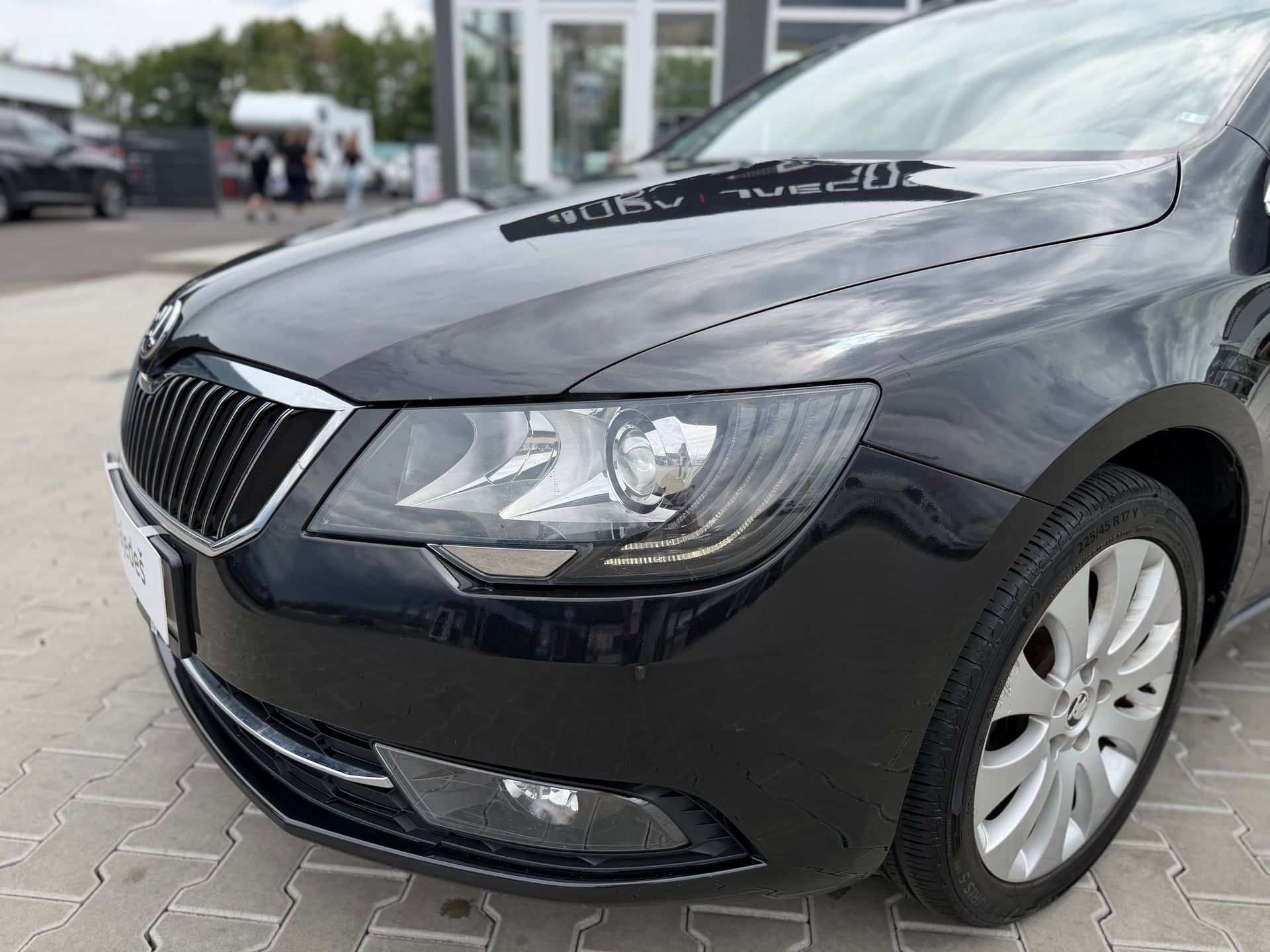 Škoda Superb, Combi/2.0TDI/4x4/DSG/Elegance - fotka 3