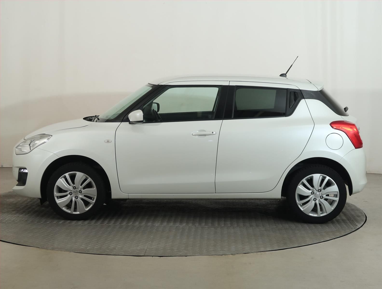 Suzuki Swift, 1.2 DualJet, 4X4, Serv.kniha - fotka 3