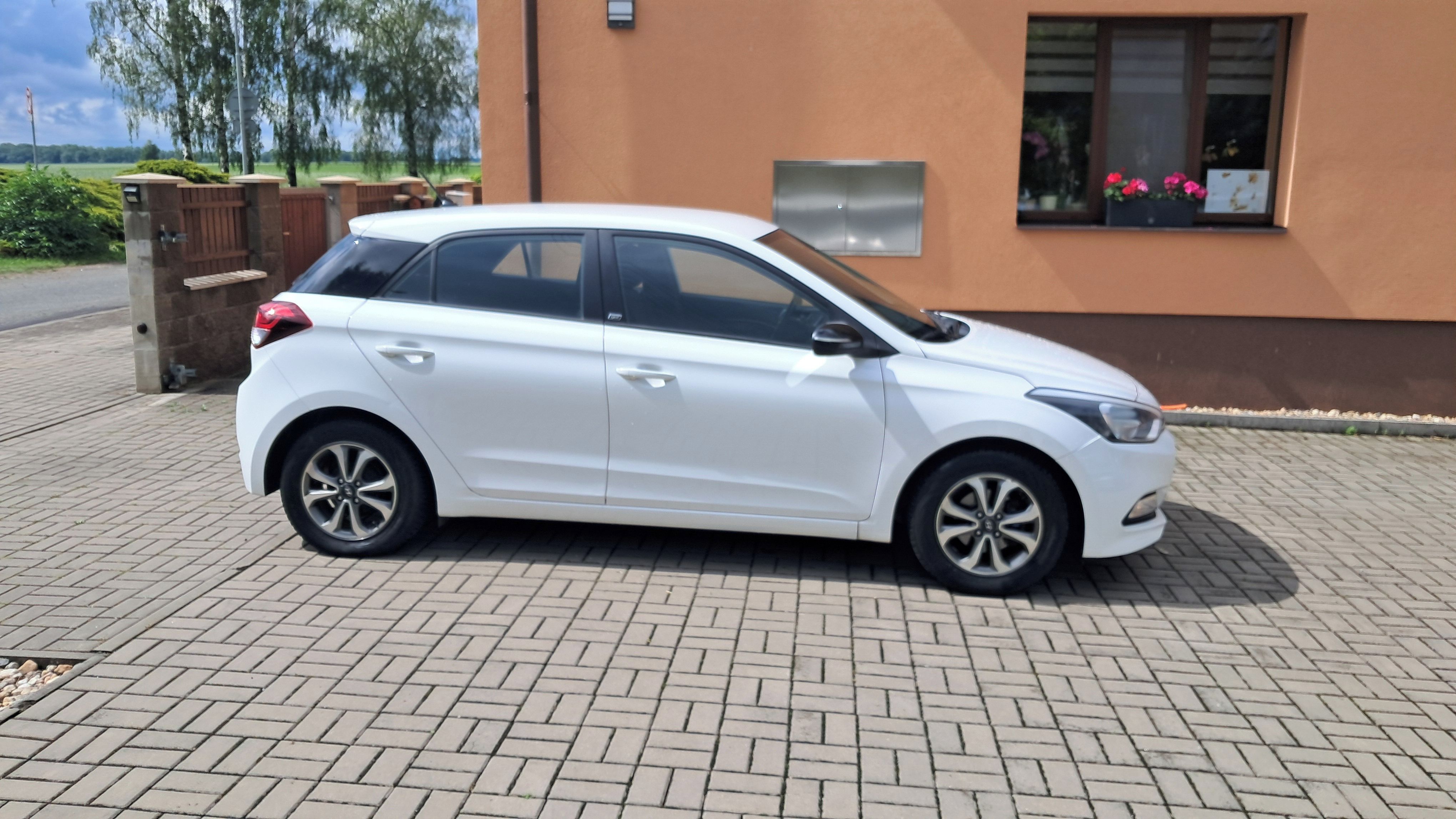 Hyundai i20, 1.2i / najeto 74 000 km - fotka 3