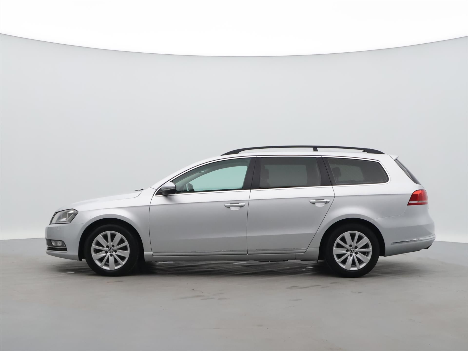 Volkswagen Passat, 2,0 TDI 103kW DSG Xenon Navi - fotka 4