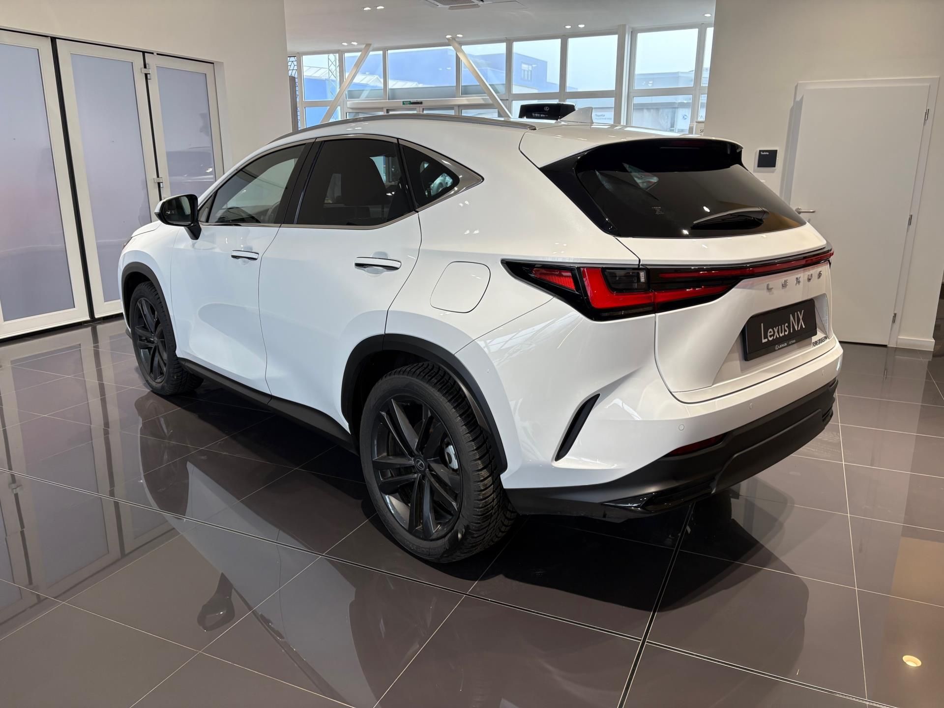 Lexus NX 350h, PRESTIGE 4x4 - fotka 6