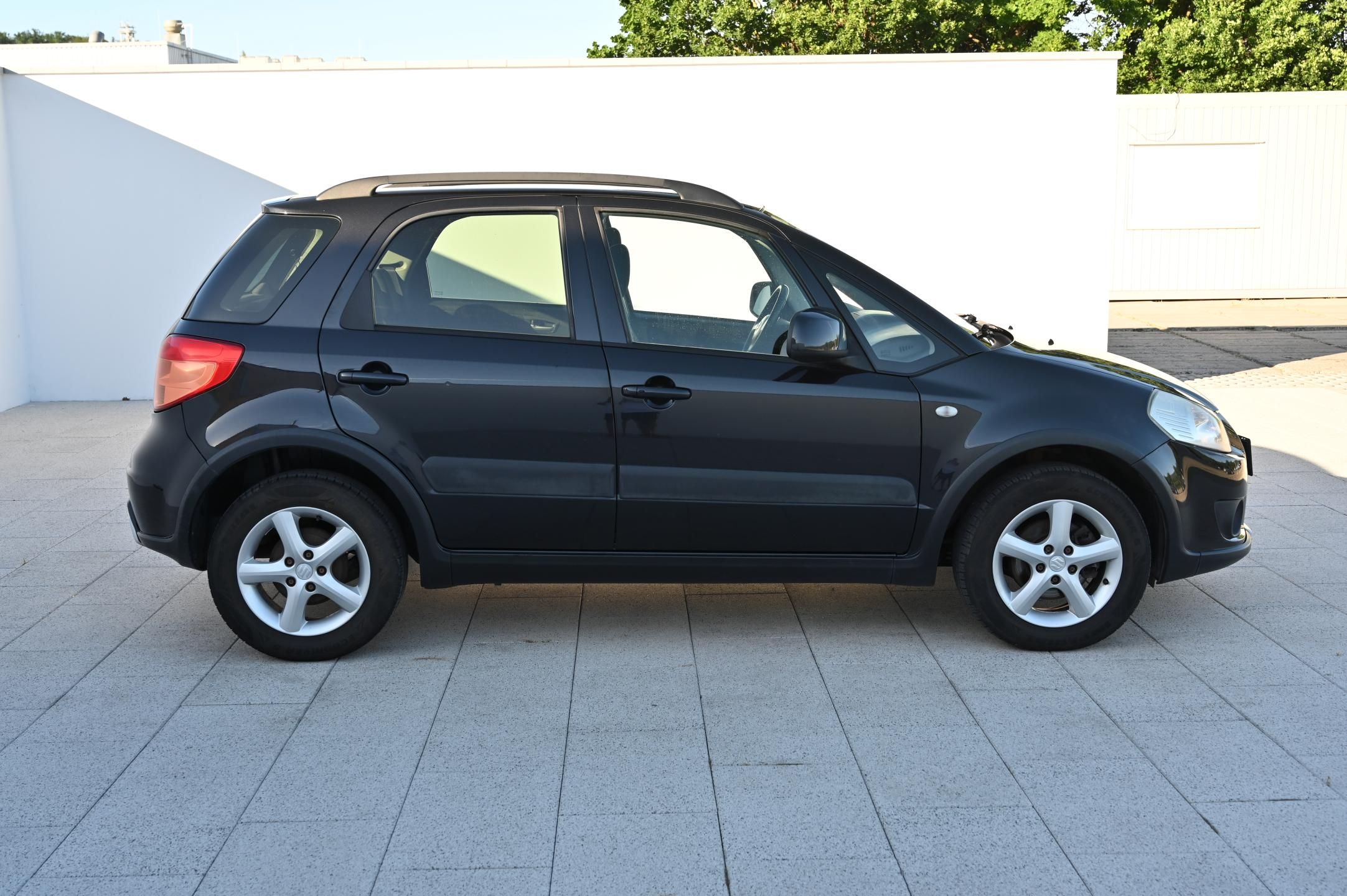 Suzuki SX4, 1.6i VVT 79KW 4x4 8/2009 - fotka 4