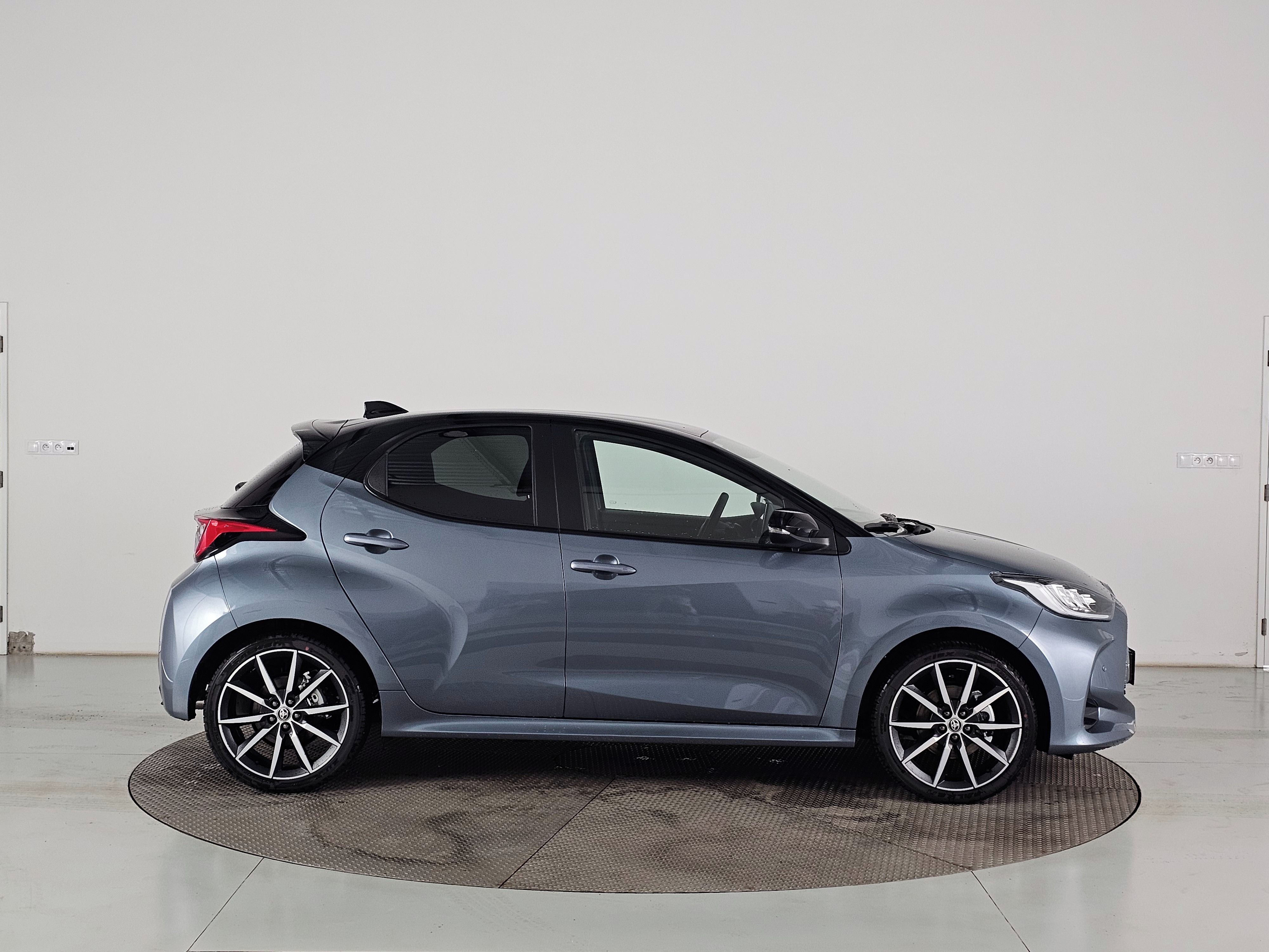 Toyota Yaris, 1.5HEV 130k GR Sport - fotka 4