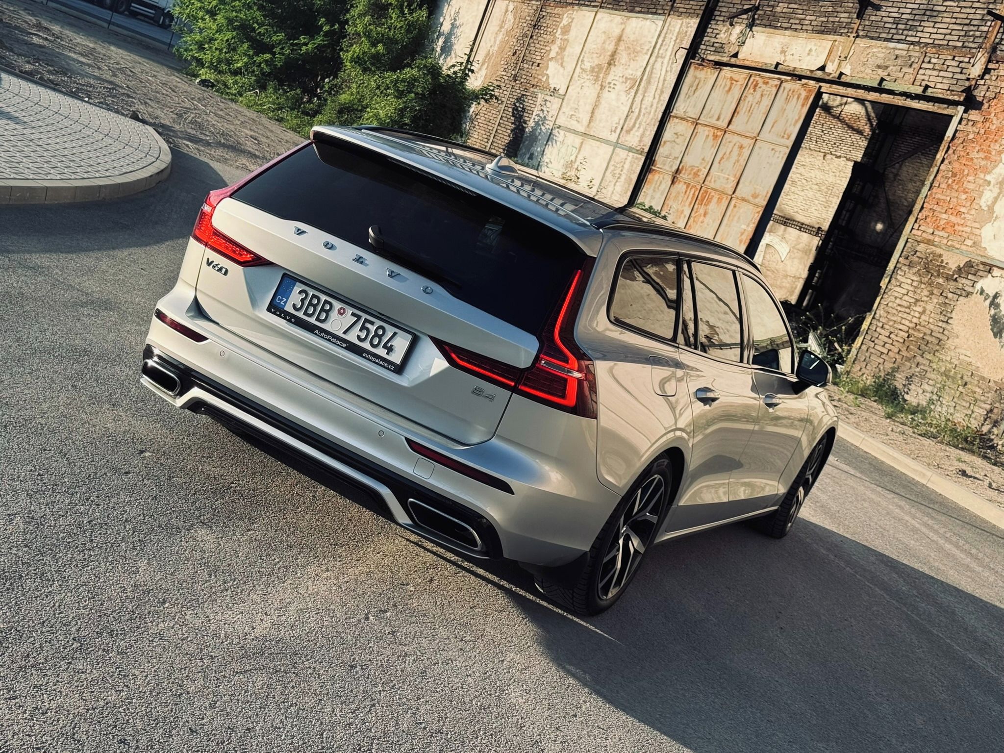Volvo V60, B4 R-Design - fotka 5