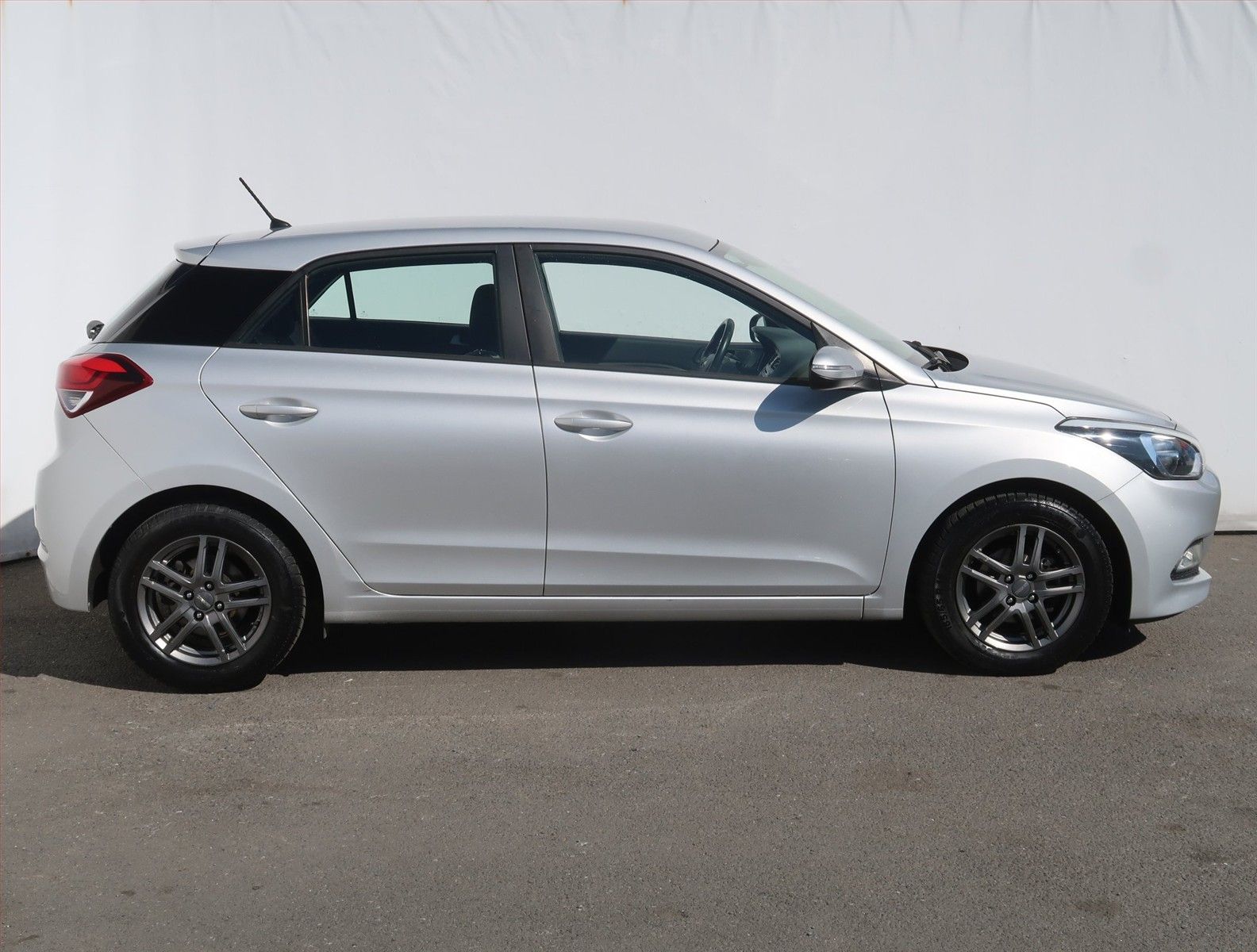 Hyundai i20, 1.4, Automat, Serv.kniha - fotka 6