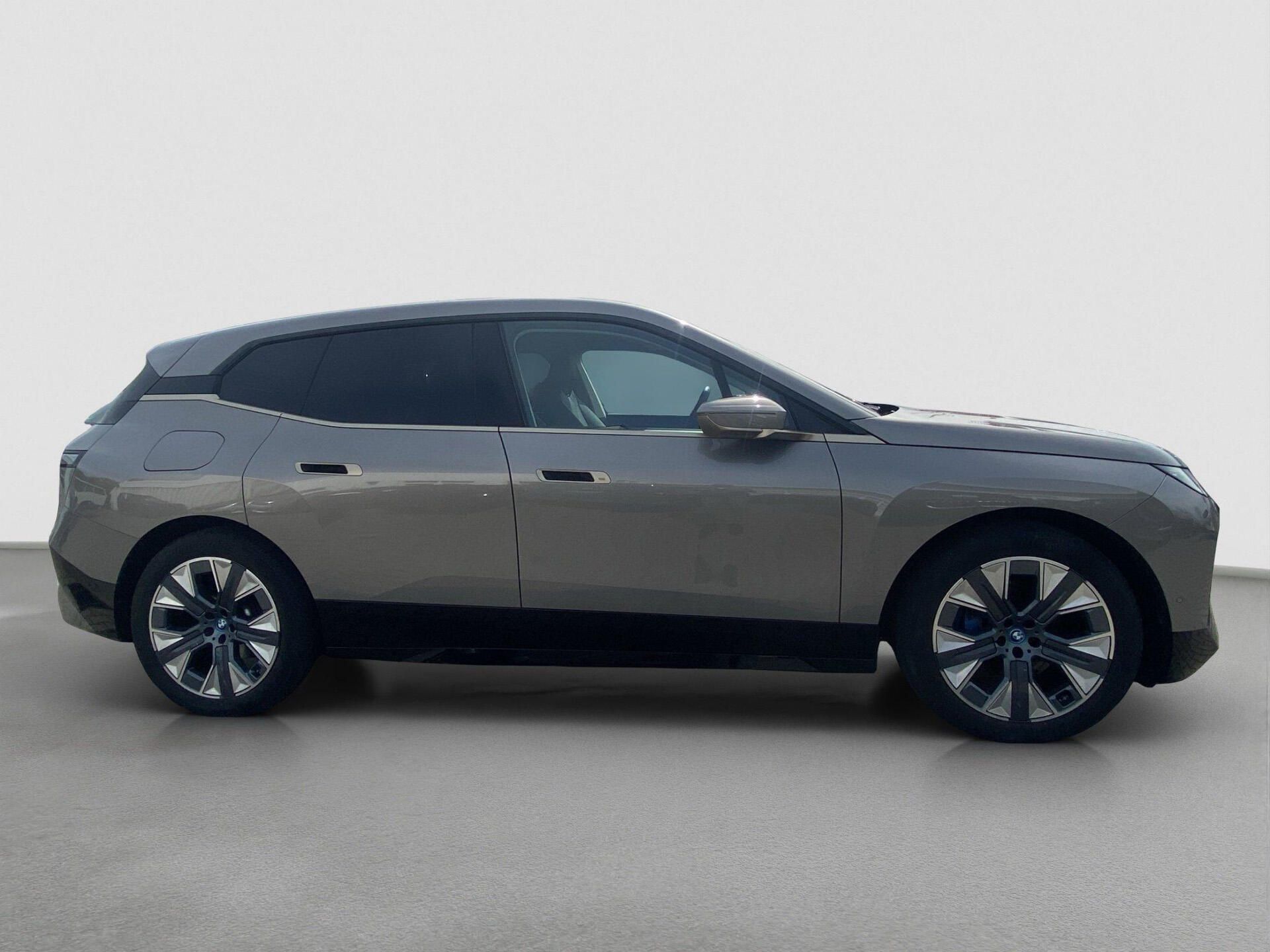 BMW iX, xDrive40 Sport Kamera - fotka 5