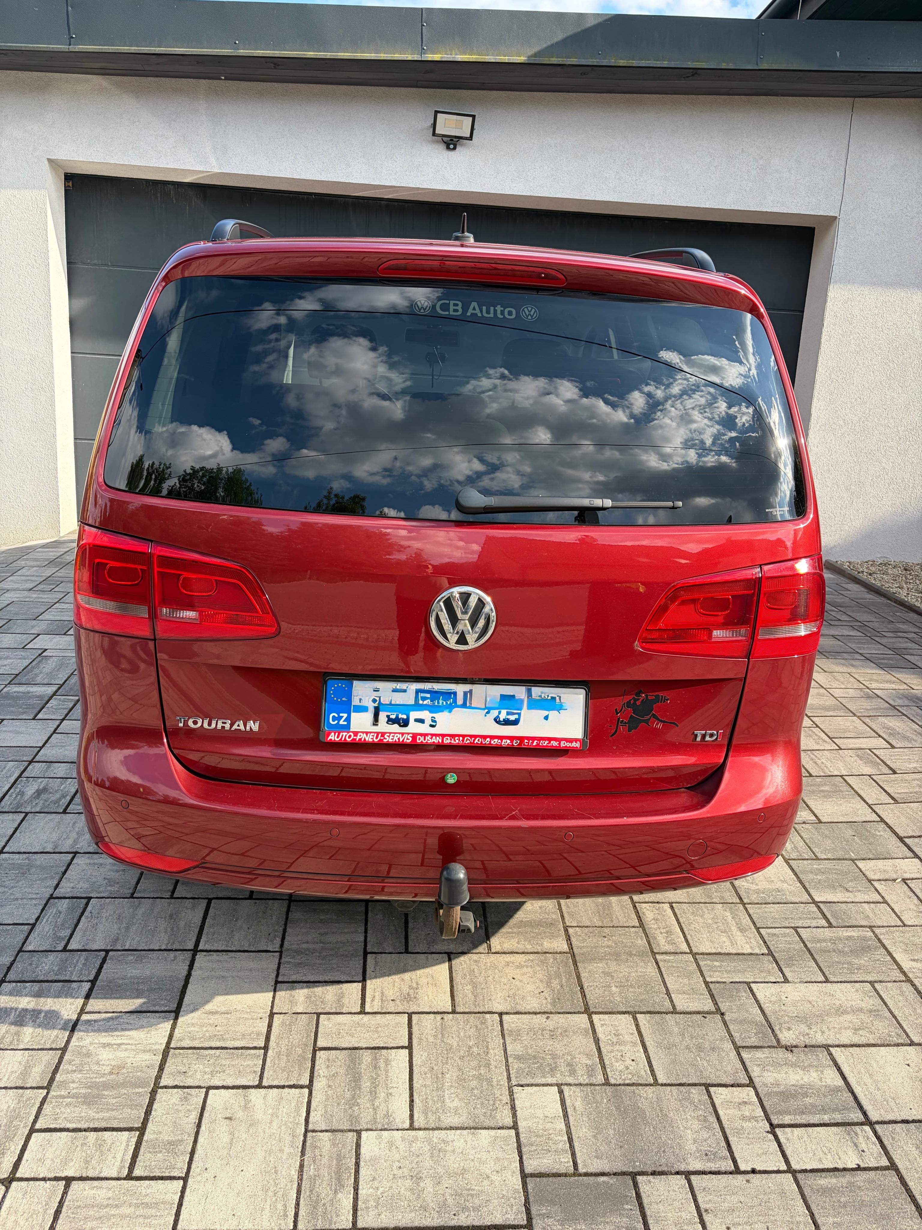 Volkswagen Touran, 1.6 - servisováno - fotka 2