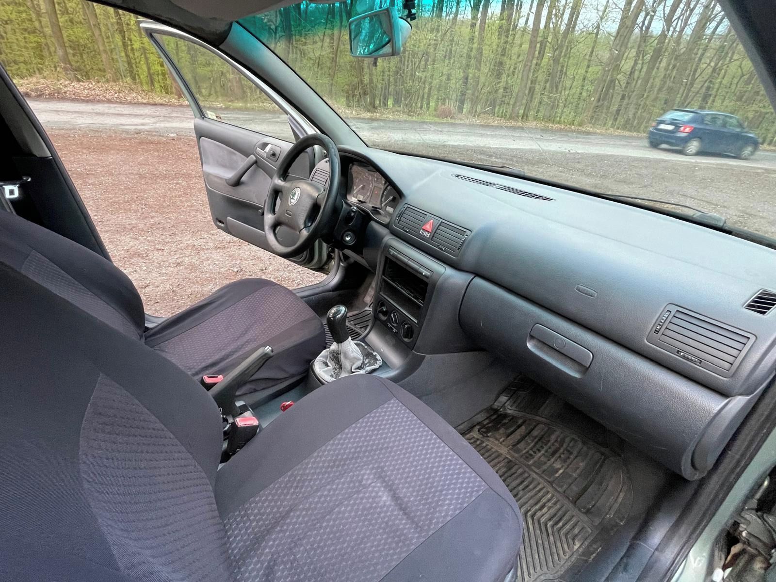 Škoda Octavia, Škoda Octavia 1.6 MPI - fotka 5