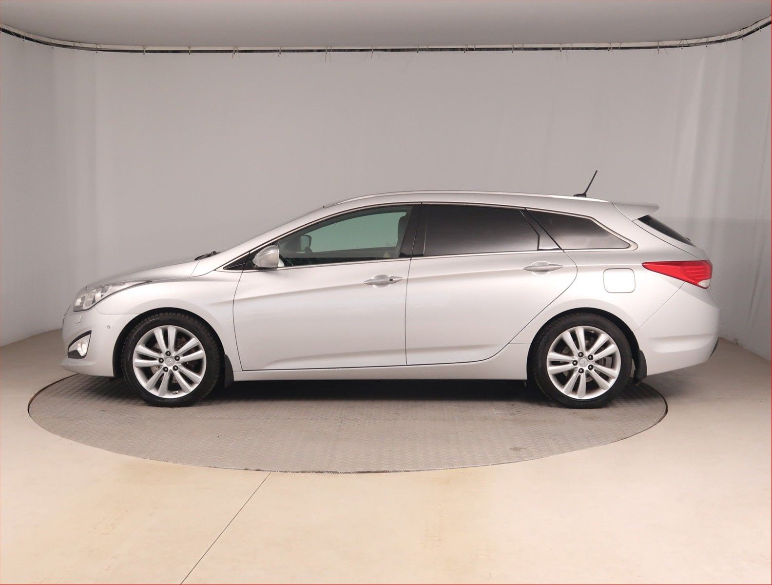 Hyundai i40, 1.7 CRDi, Navi, Kožené sedačky - fotka 3
