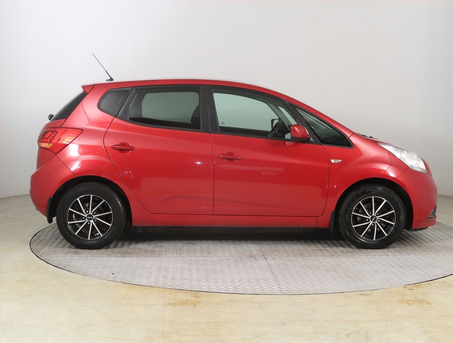 Kia Venga, 1.4 CVVT, Park. senzory - fotka 6