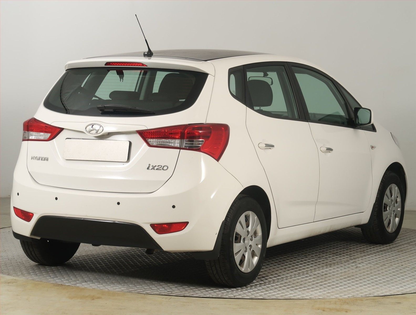 Hyundai ix20, 1.4 CVVT, ČR,1.maj - fotka 5