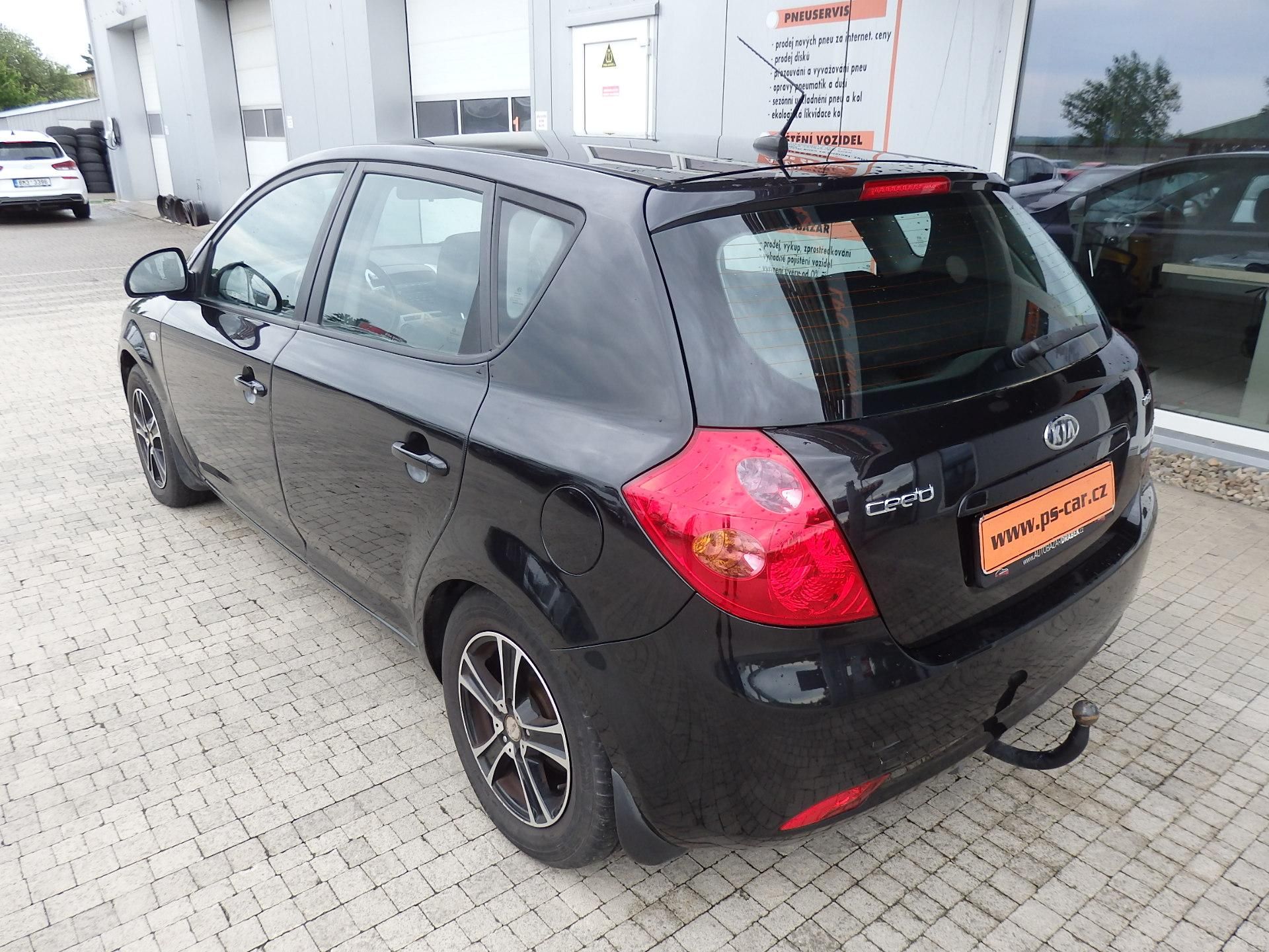 Kia Cee´d, 1.6 CRDI 10x AIRBAG, ZÁVĚS - fotka 5