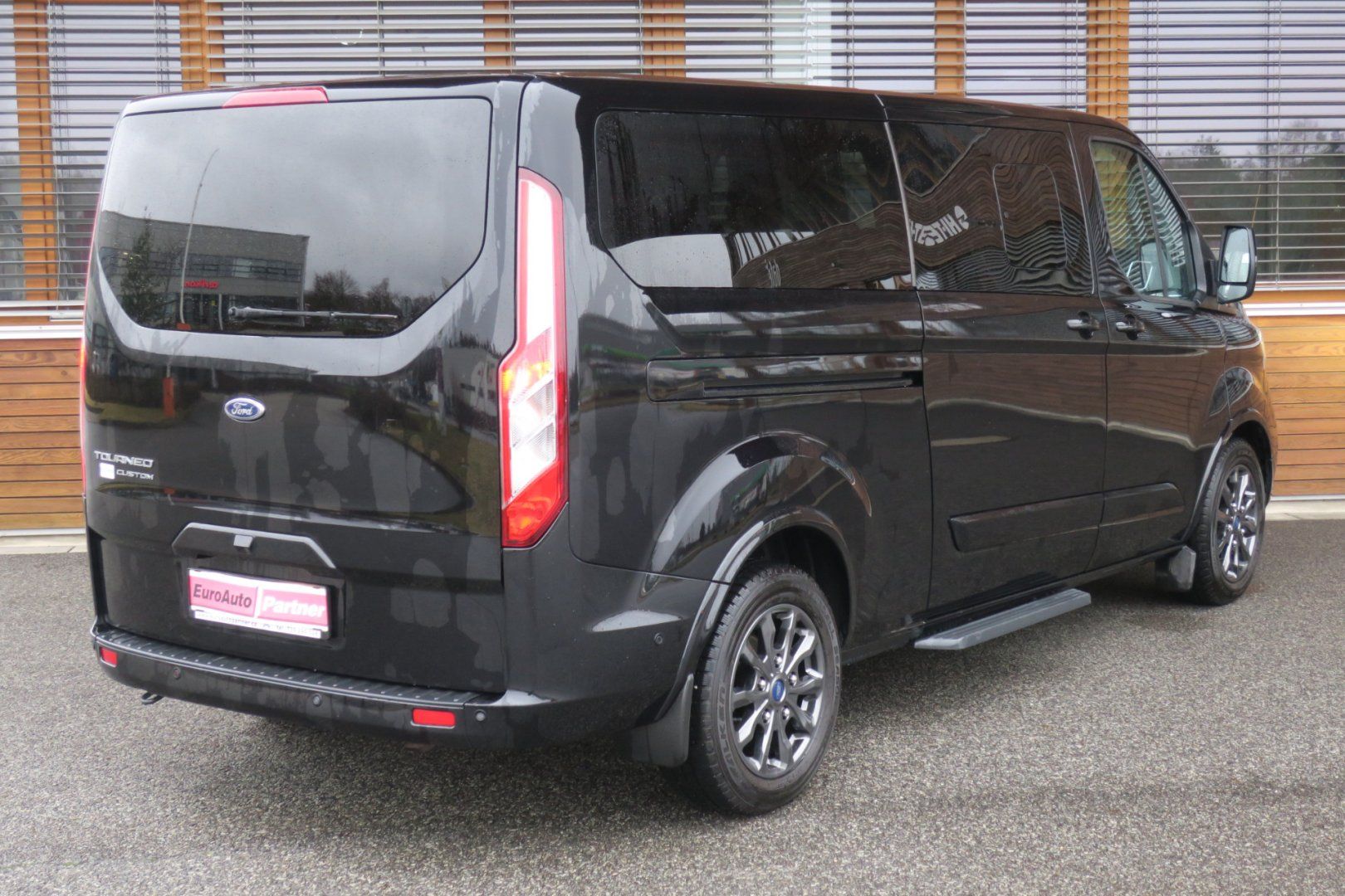 Ford Tourneo Custom, 2.0 TDCi 320 L2 Titanium 8Míst - fotka 4
