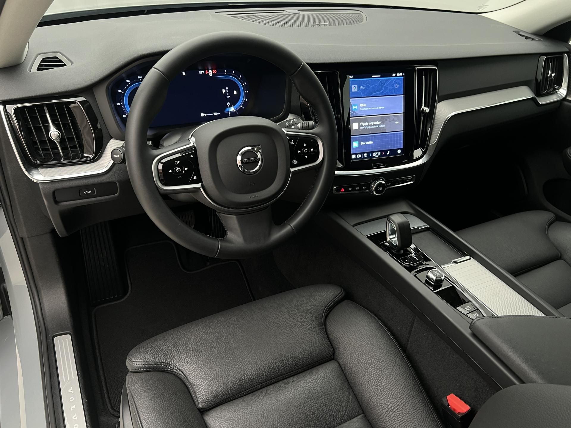 Volvo V60, B4 PLUS DARK AUT 1.maj. - fotka 4