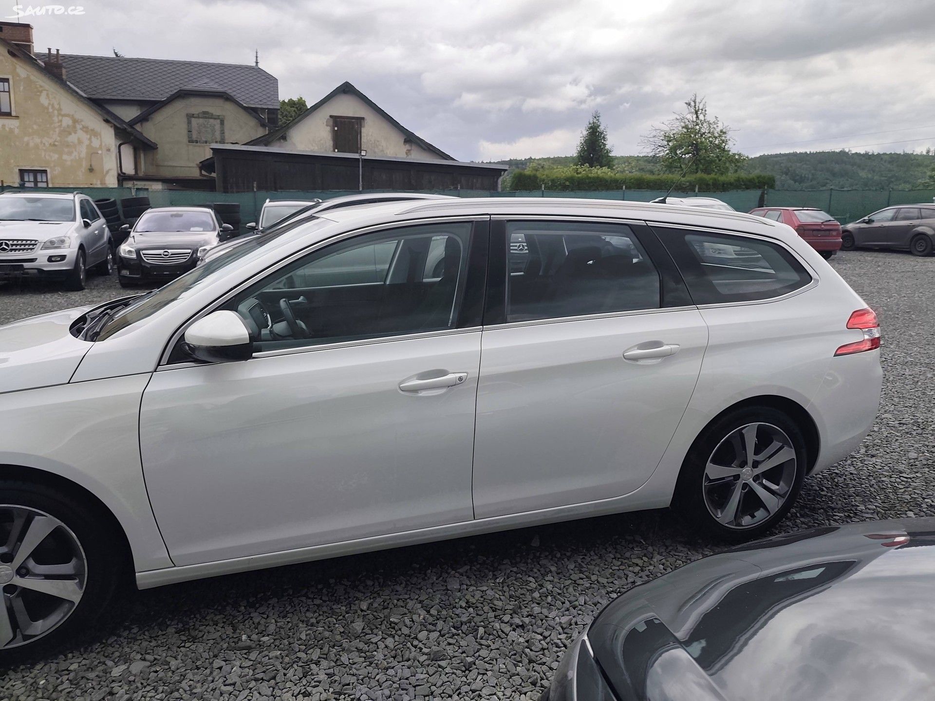Peugeot 308, 1.2 PT 96Kw Klima, Navi - fotka 3