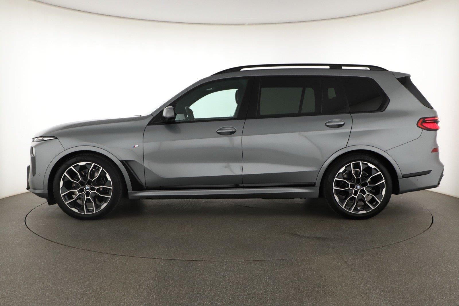 BMW X7, xDrive40d, M Sport - fotka 2