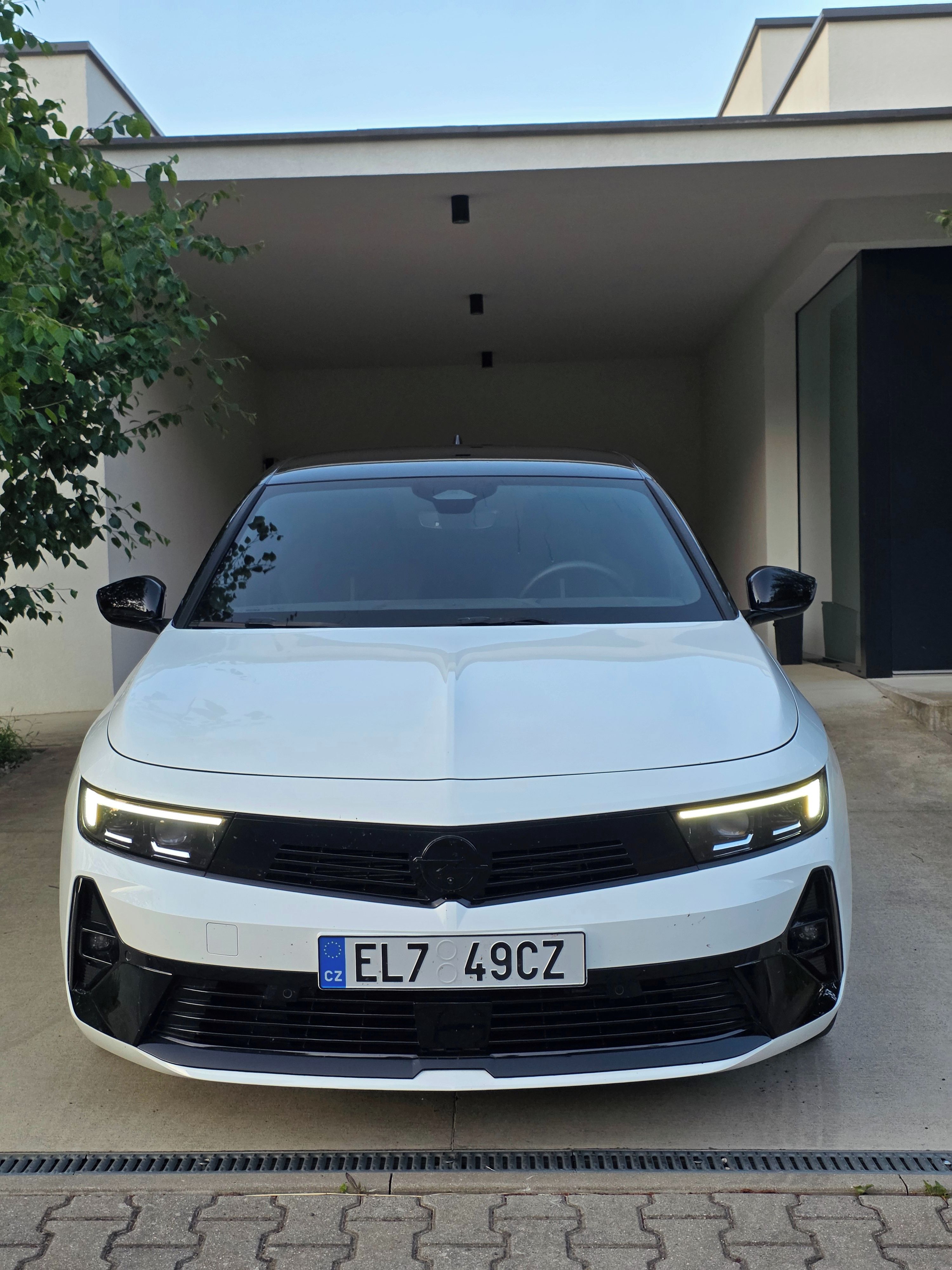 Opel Astra, Opel Astra GSe 1.6 Plug-in TOP - fotka 2