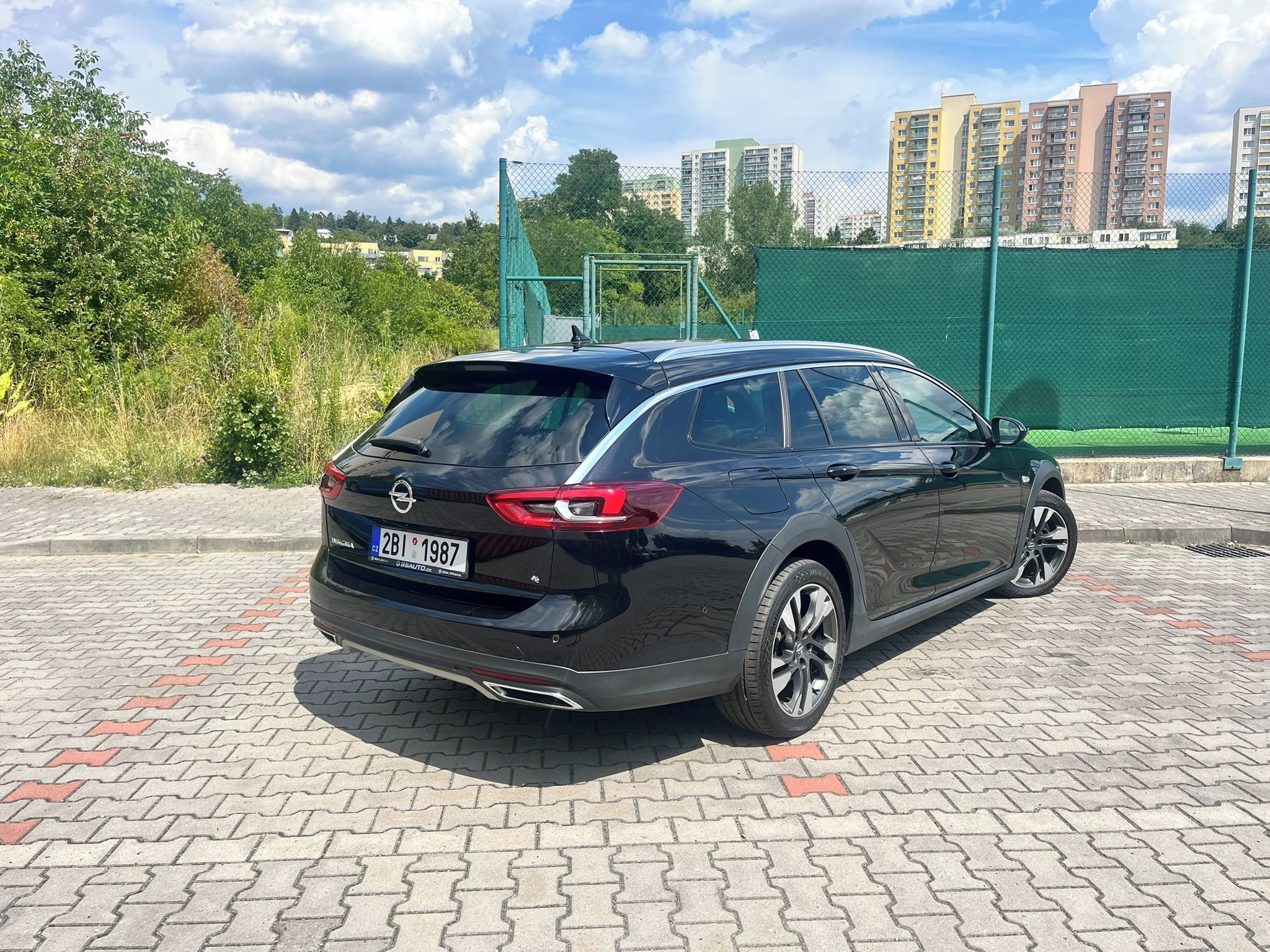 Opel Insignia, 2,0 Bi-turbo 210k,4x4,ČR,DPH - fotka 3