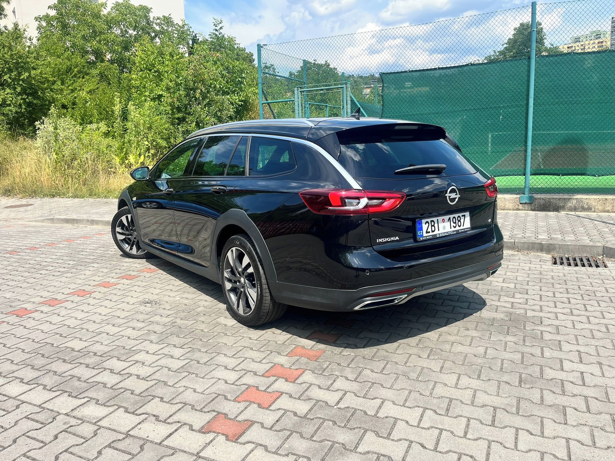 Opel Insignia, 2,0 Bi-turbo 210k,4x4,ČR,DPH - fotka 5