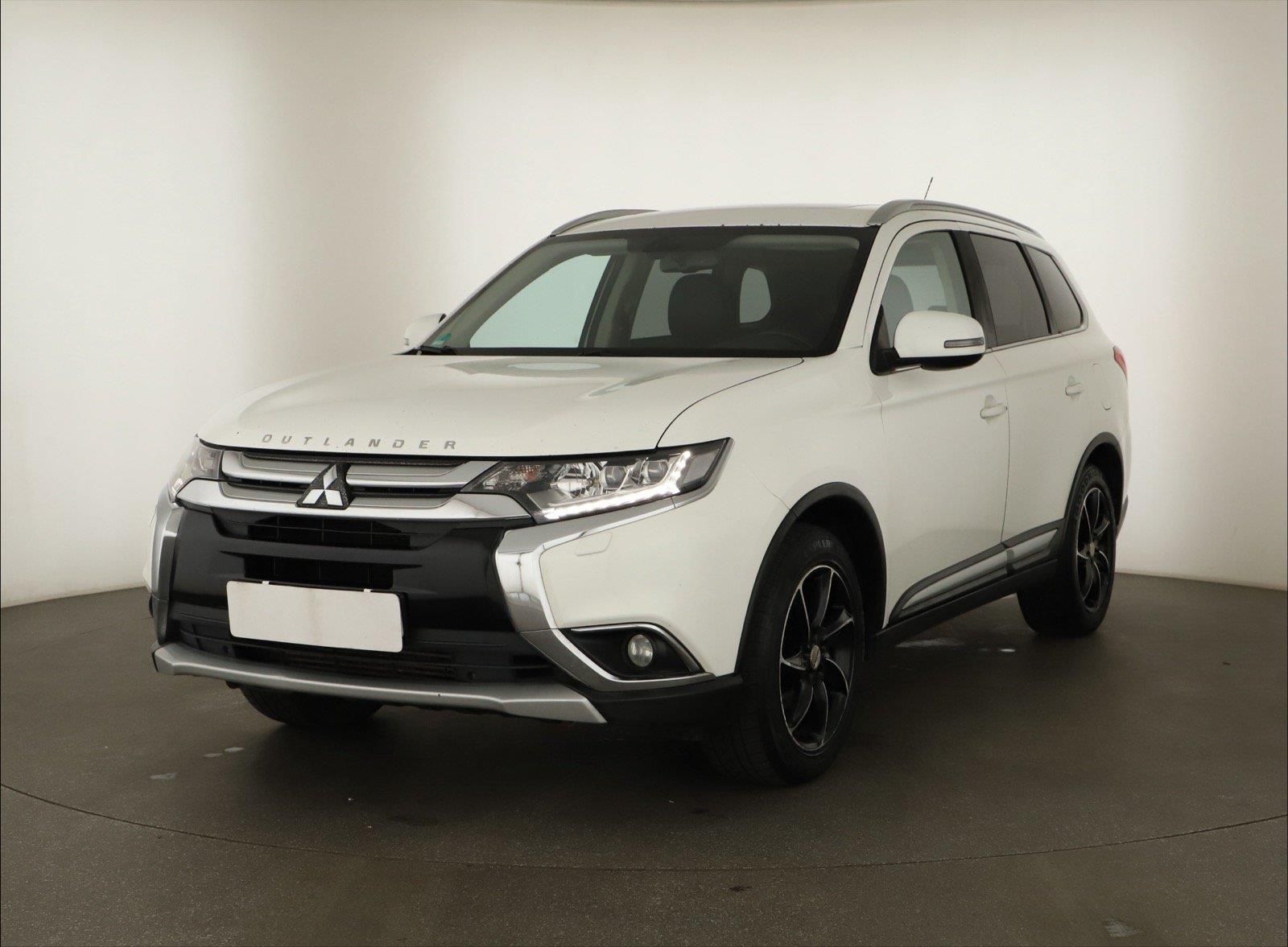 Mitsubishi Outlander, 2.2 DI-D, 4X4, 7 míst, Navi - fotka 2