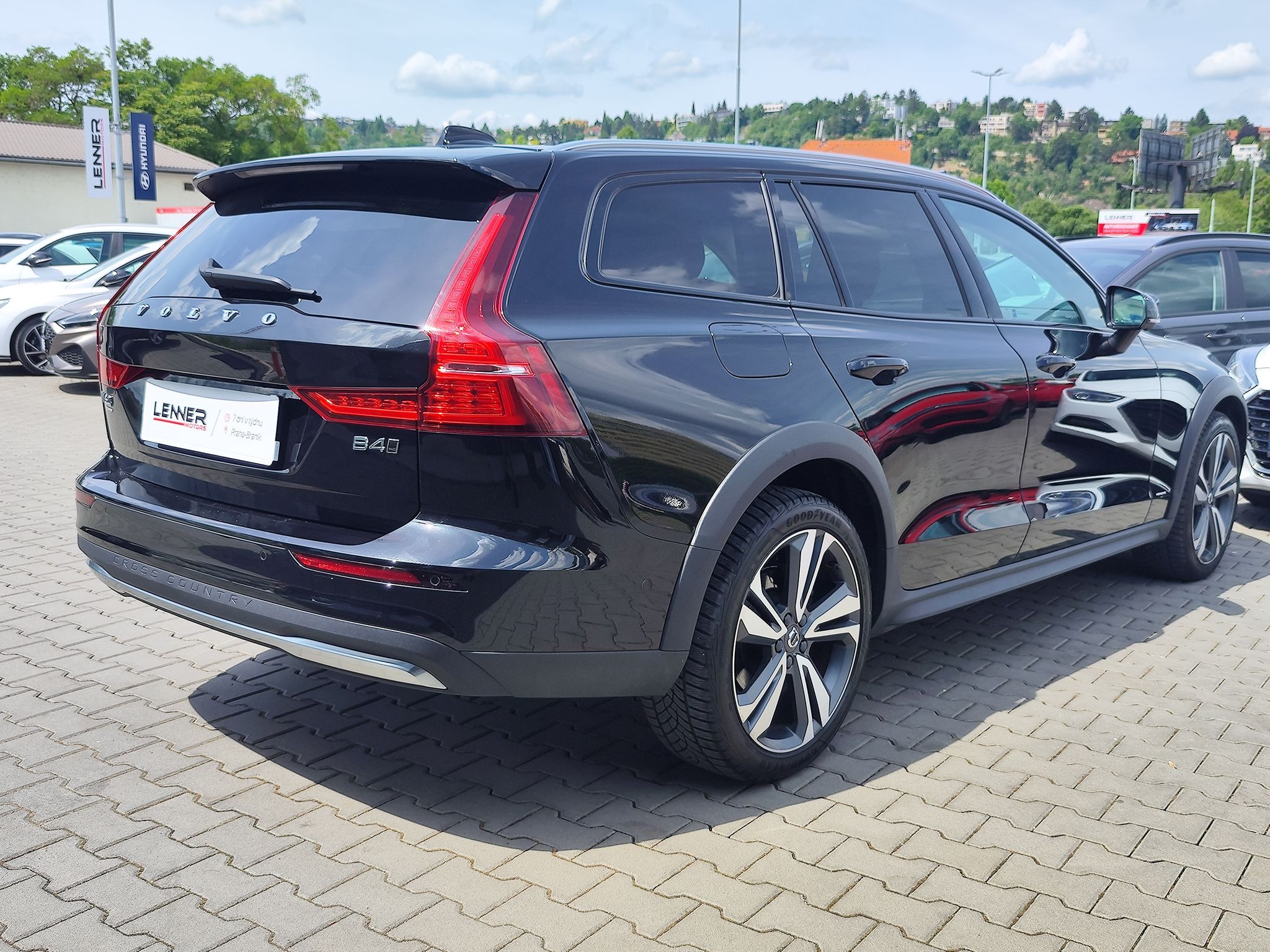 Volvo V60, B4/145kW AWD Auto Plus My24 - fotka 5