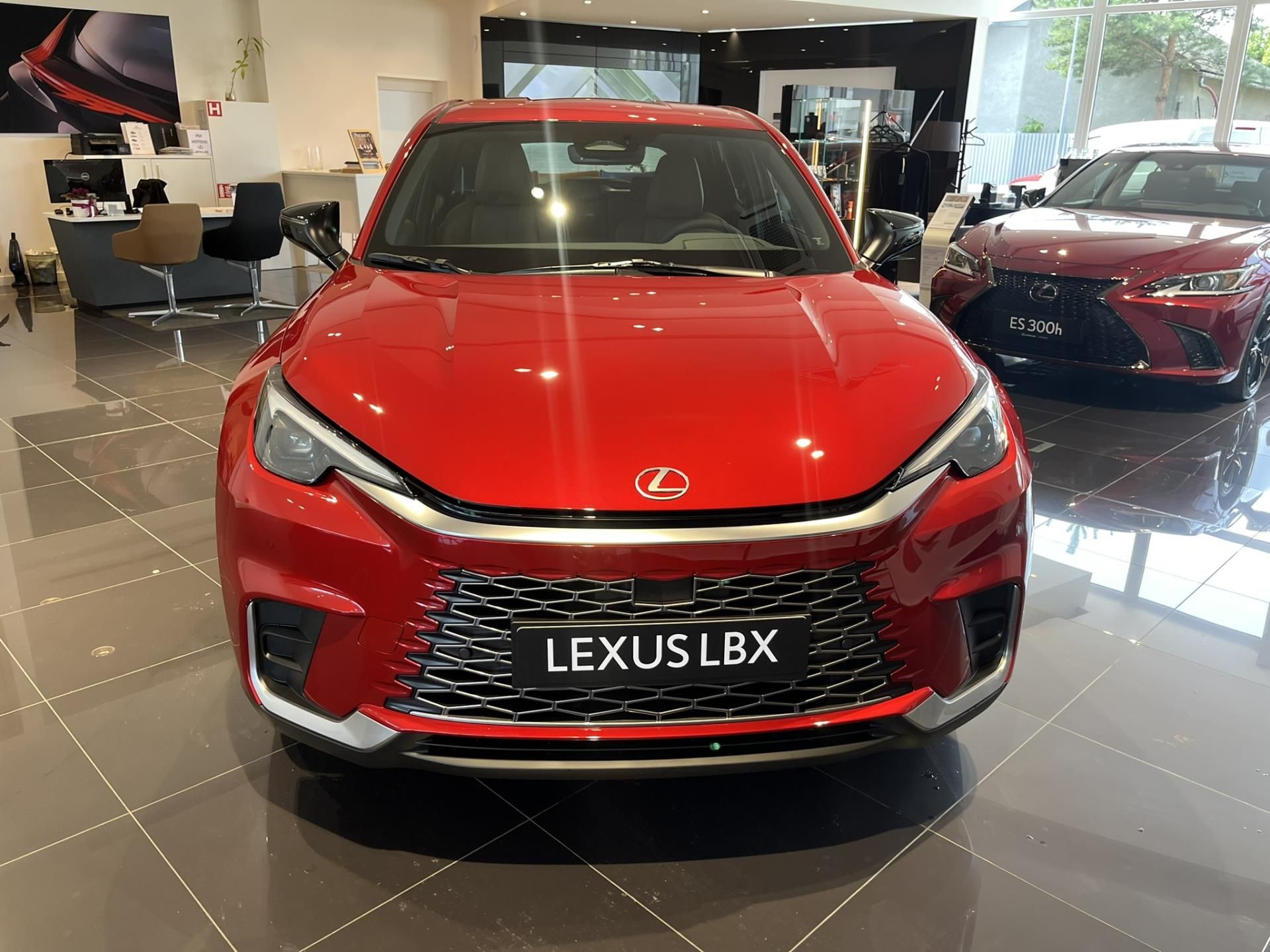 Lexus LBX, Elegant Tech - fotka 2