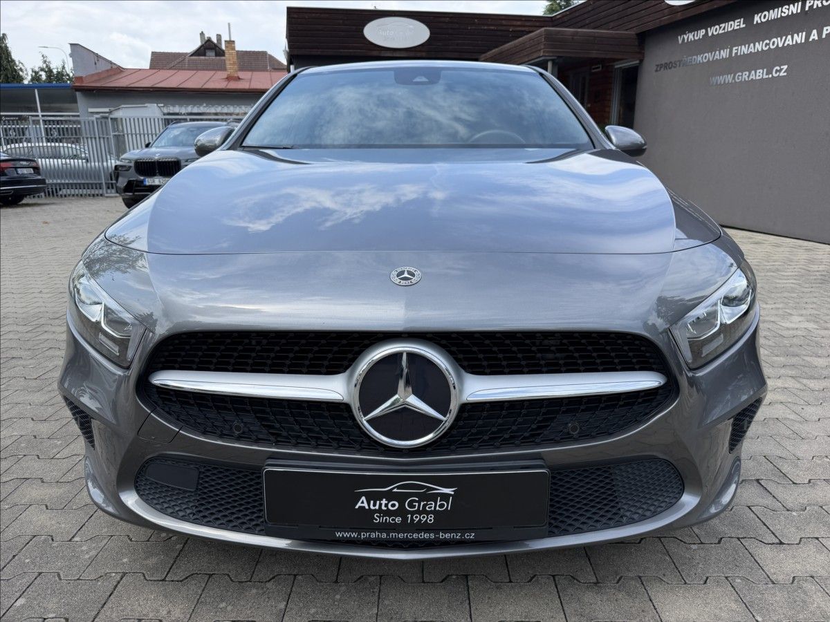 Mercedes-Benz Třídy A, 2,0   180d - fotka 2