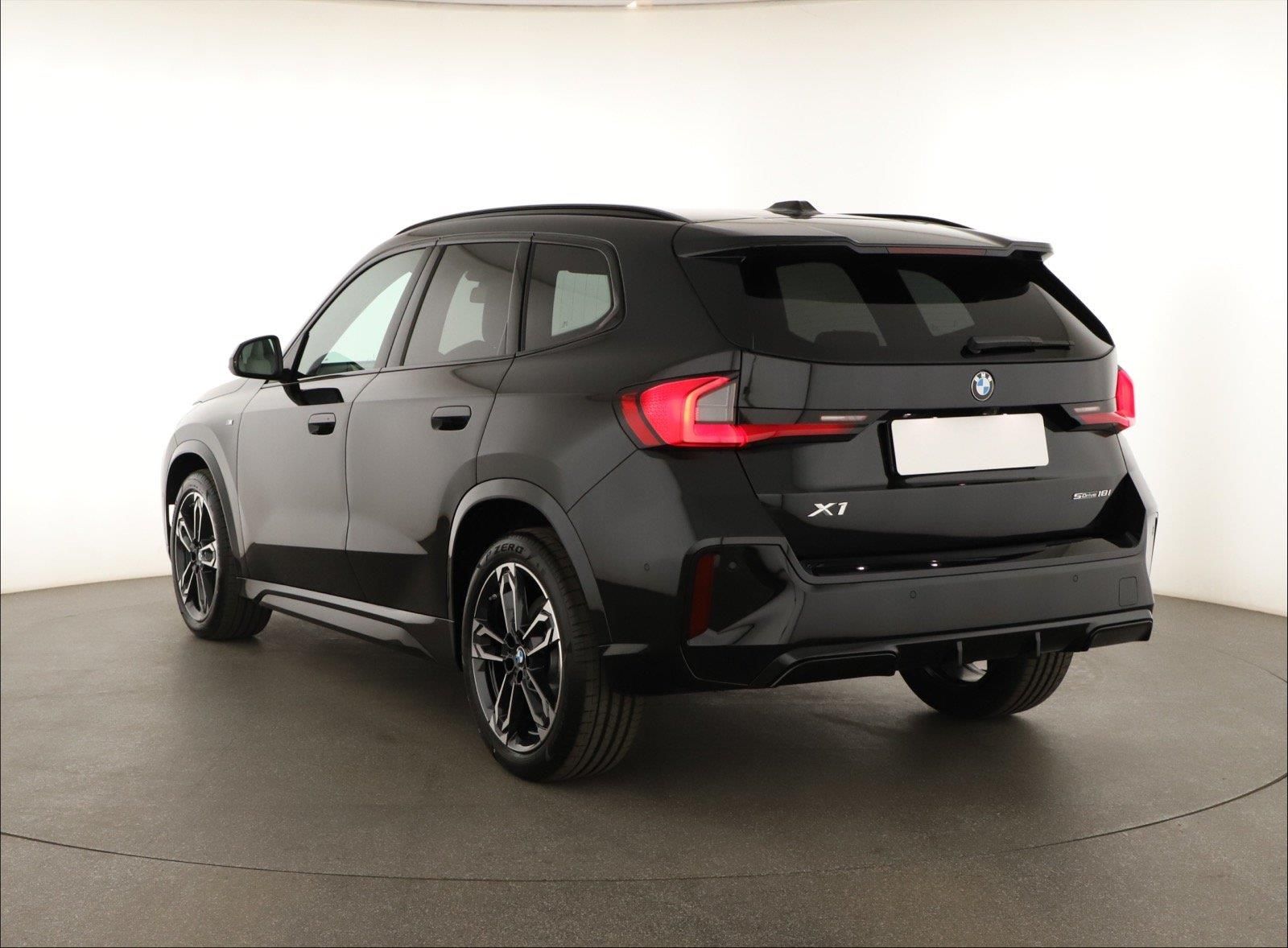 BMW X1, sDrive18i, Výhřev, Navi - fotka 4