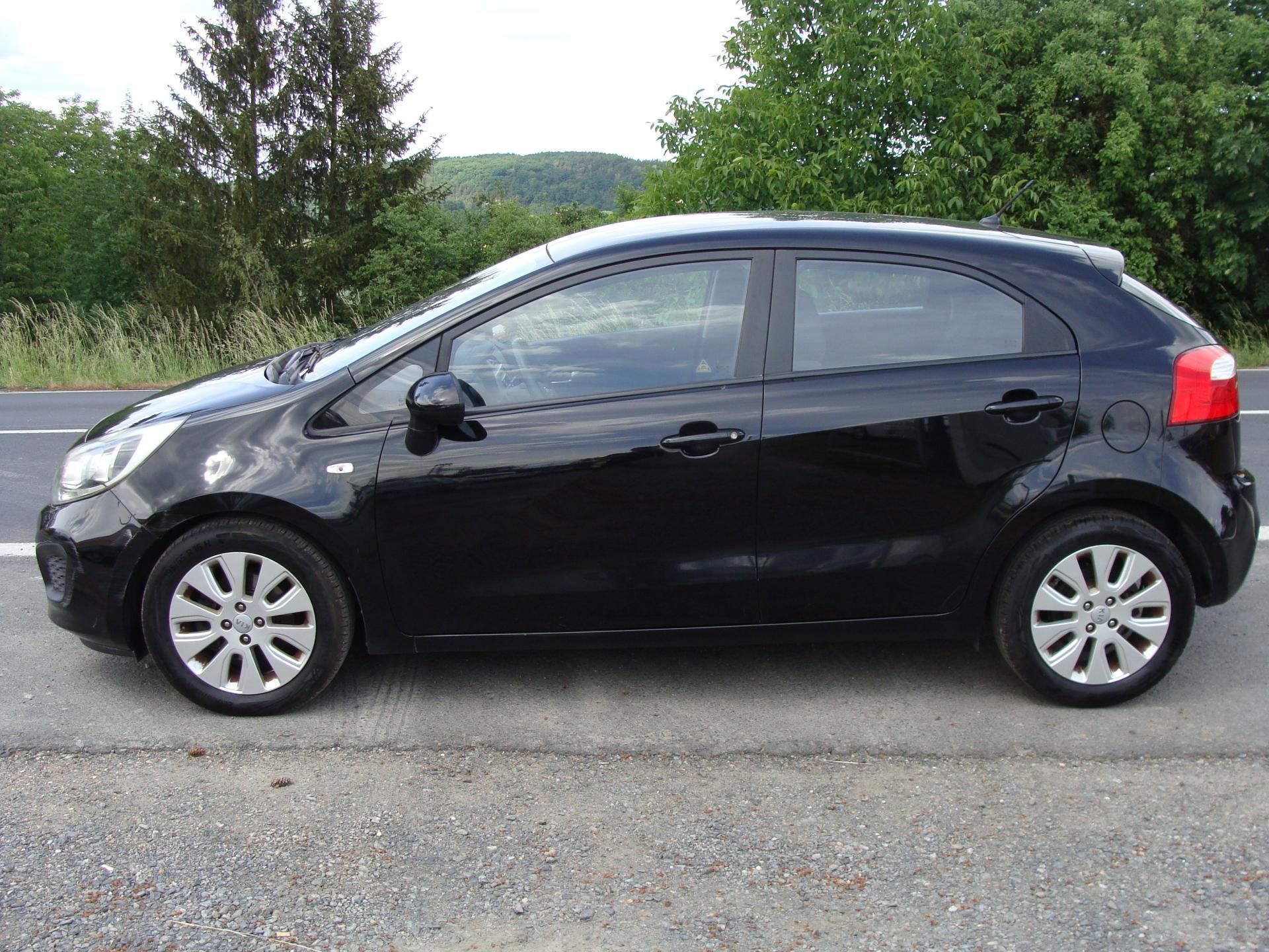 Kia Rio, 1.4i, 80 kW, klimatizace - fotka 2